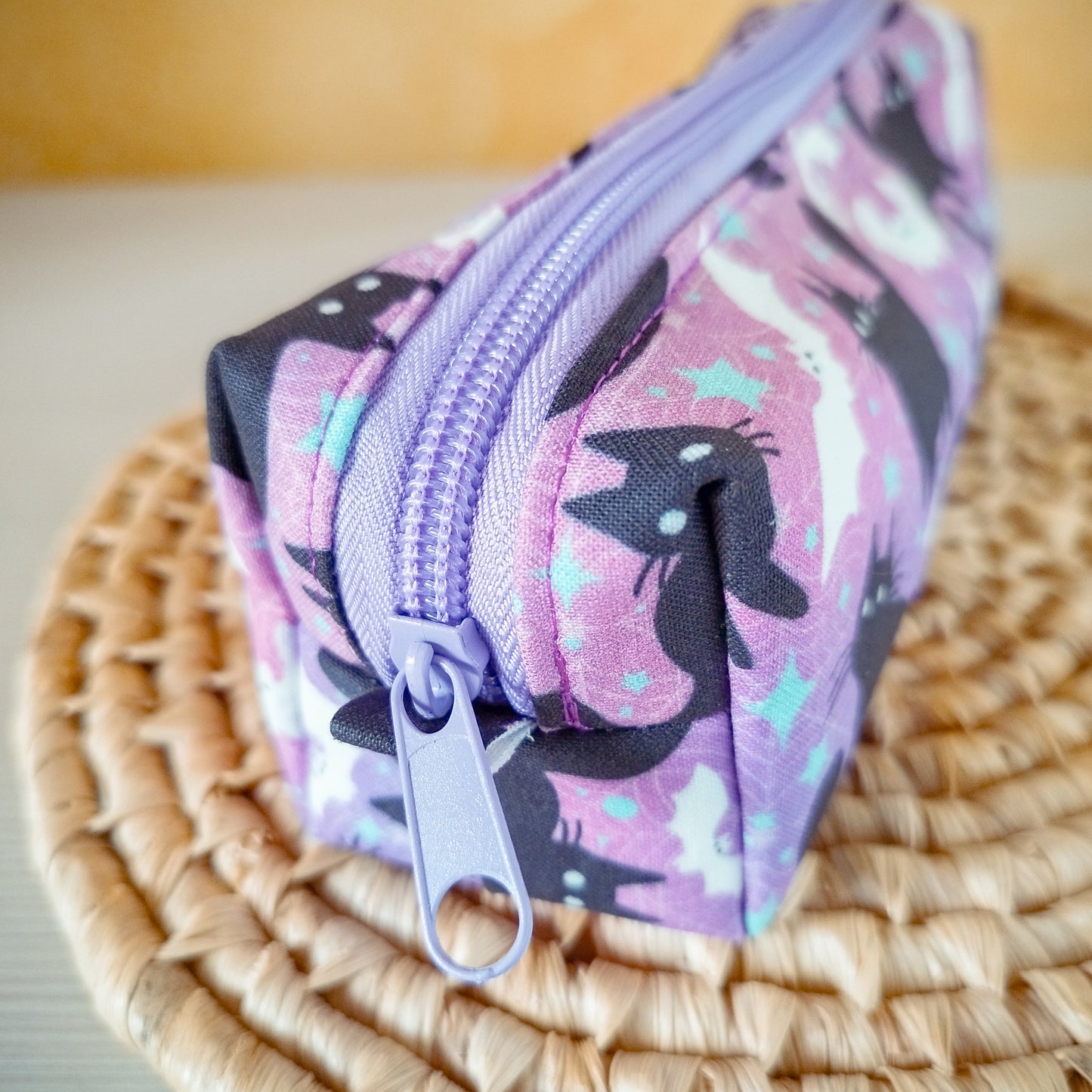 Astuccio fantasy gatti e pipistrelli viola - cerniera