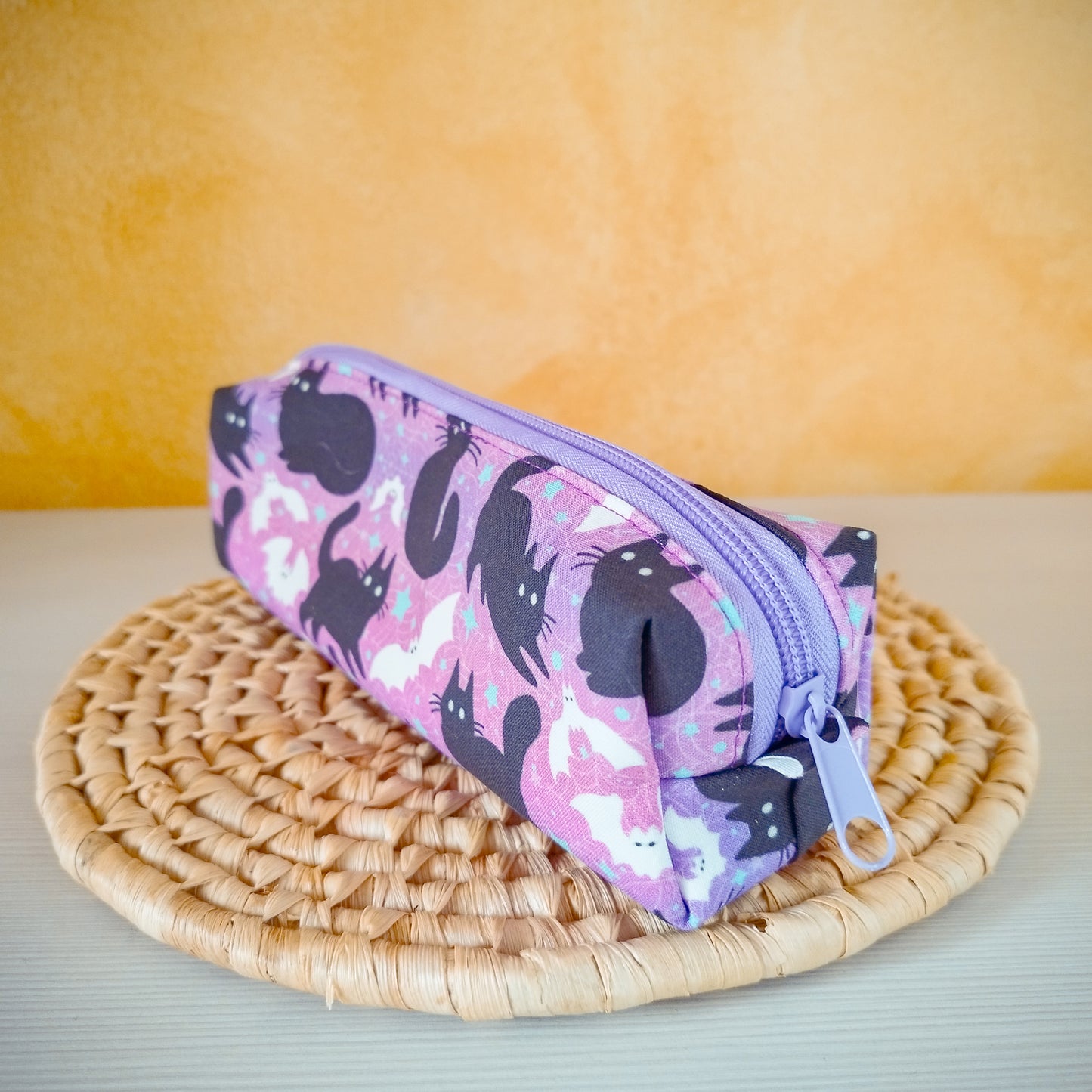 Astuccio fantasy gatti e pipistrelli viola - fianco