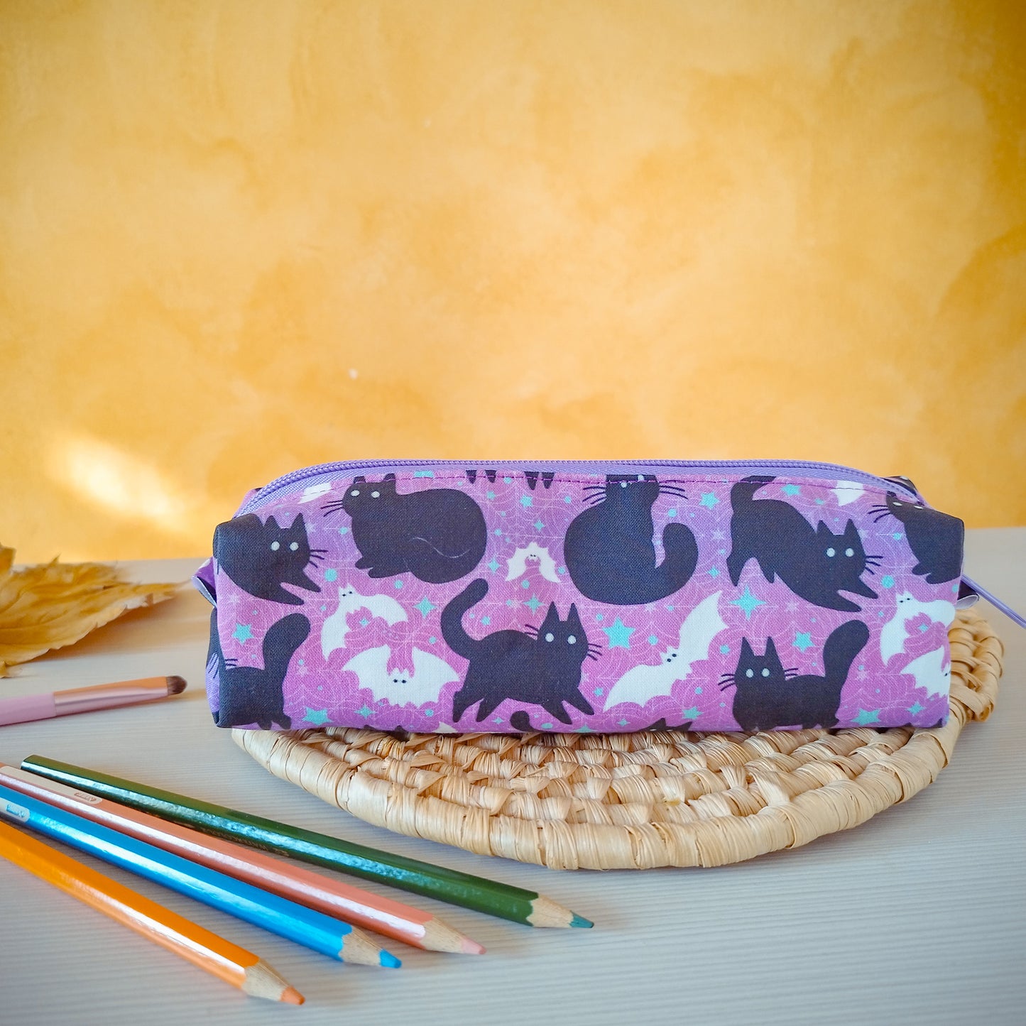 Astuccio fantasy gatti e pipistrelli viola - fronte