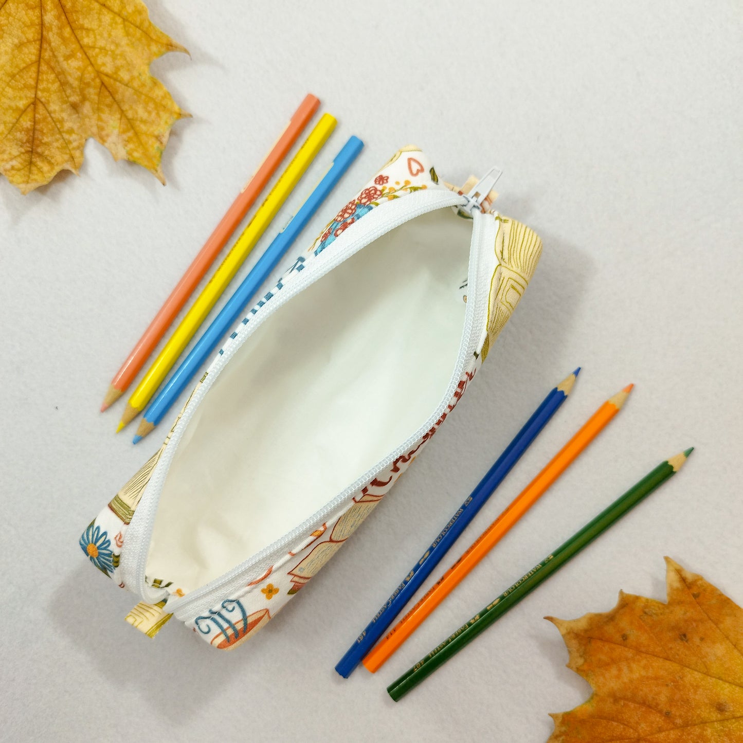 Astuccio tubolare fantasy libri romantici - interno