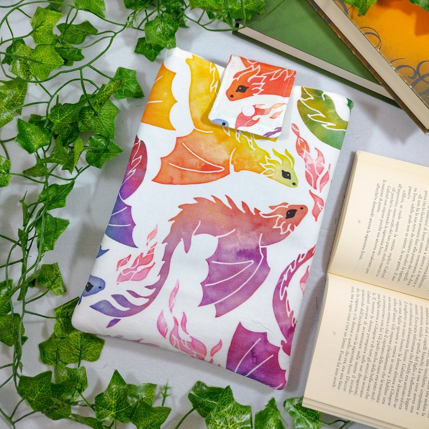 Book sleeve "Draghi che volano arcobaleno" | Custodia per libri e cover Kindle