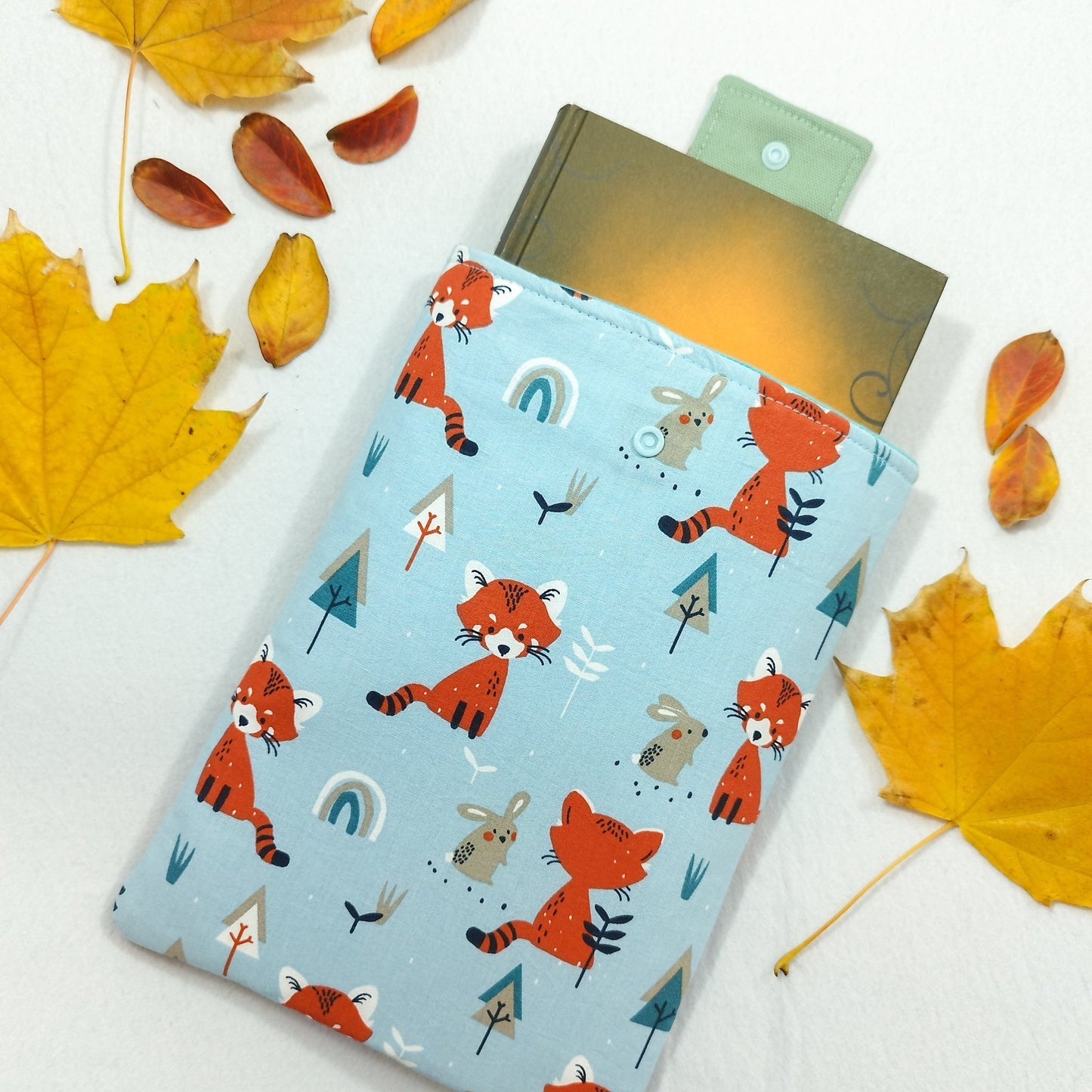 Book sleeve a tema "Panda rossi e coniglietti" | Custodia per libri e cover Kindle