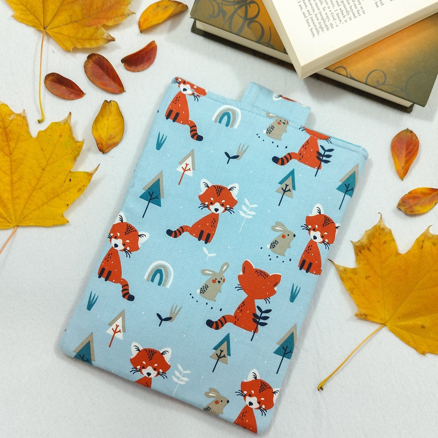 Book sleeve a tema "Panda rossi e coniglietti" | Custodia per libri e cover Kindle