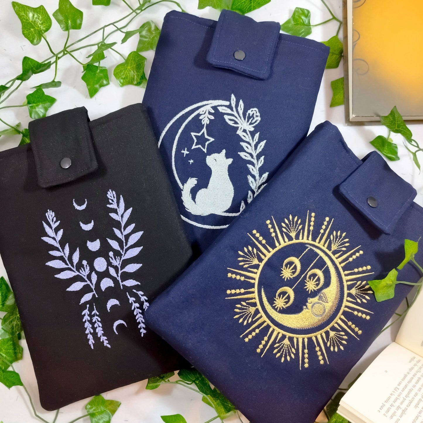 Book sleeve ricamata "Gatto sulla luna" | Custodia per libri e cover Kindle