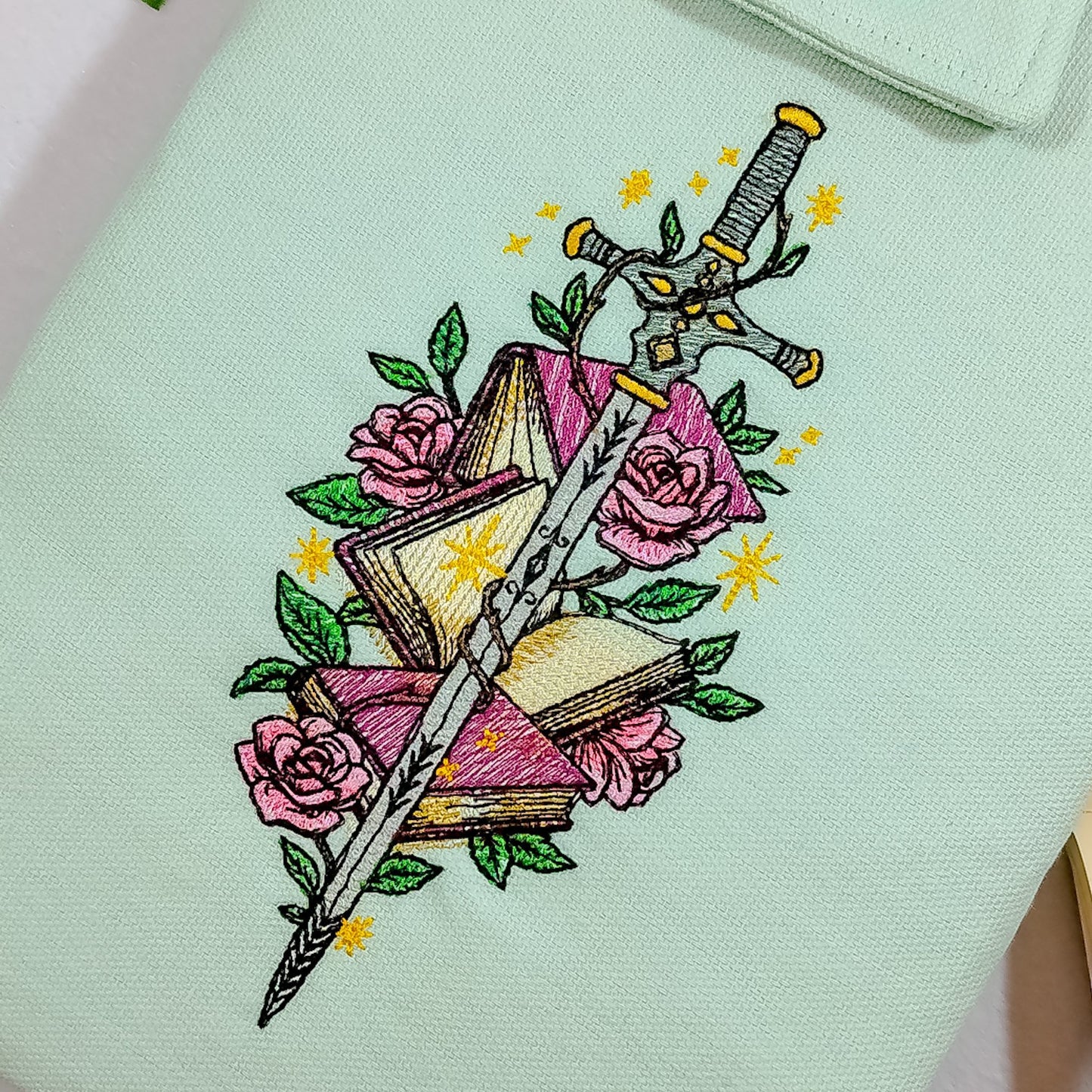 Book sleeve ricamata "Spada e libri" | Custodia per libri e cover Kindle