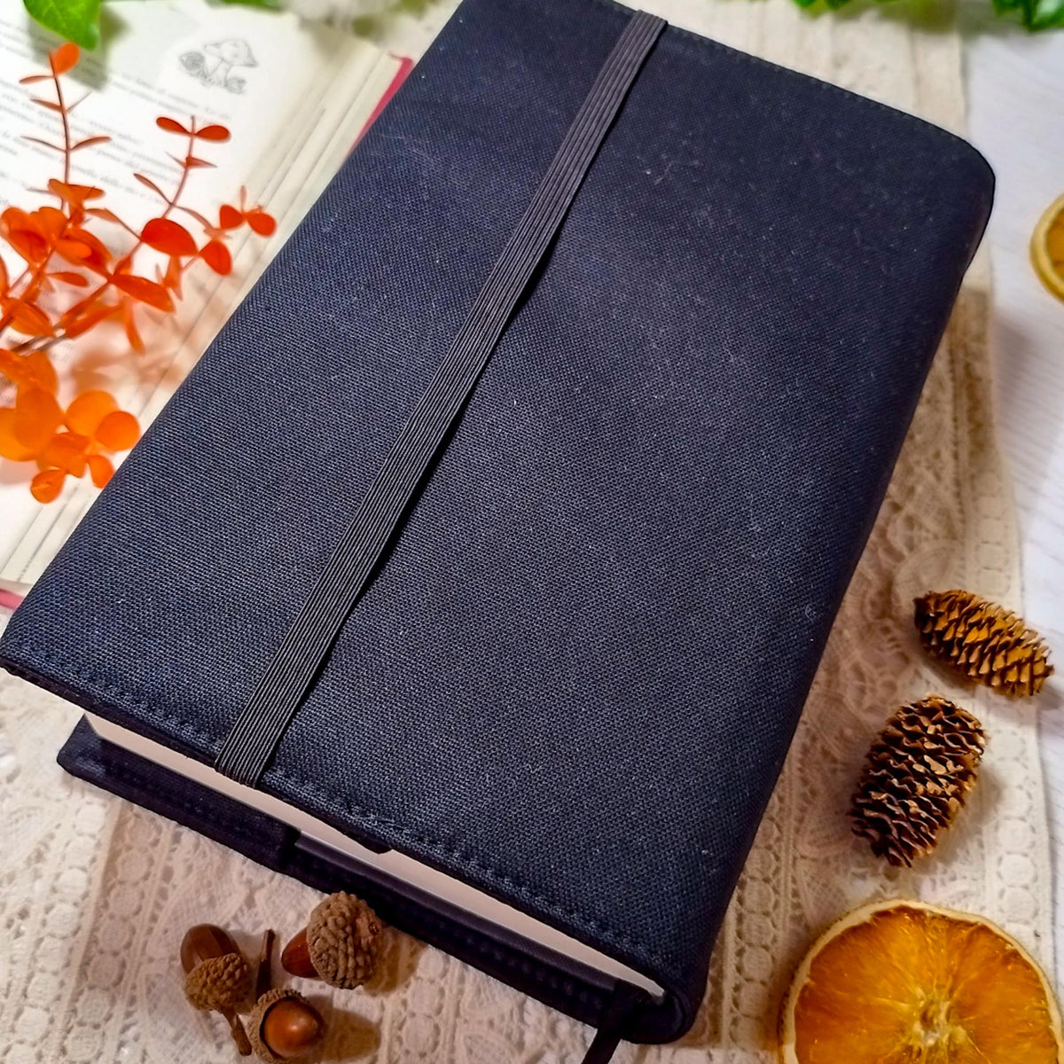 Book cover ricamata "Drago e ghirigori" | Custodia per libri regolabile