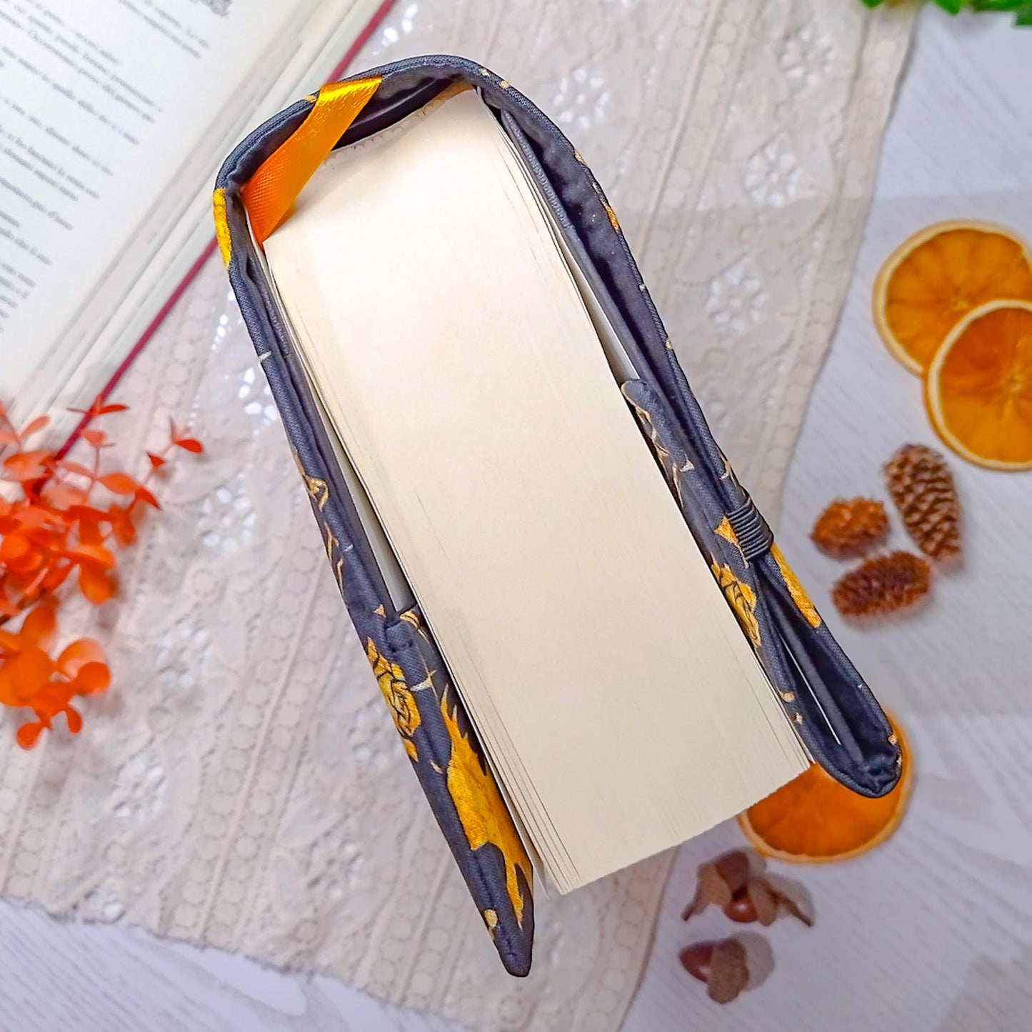 Book cover "Draghi dorati" | Custodia per libri regolabile