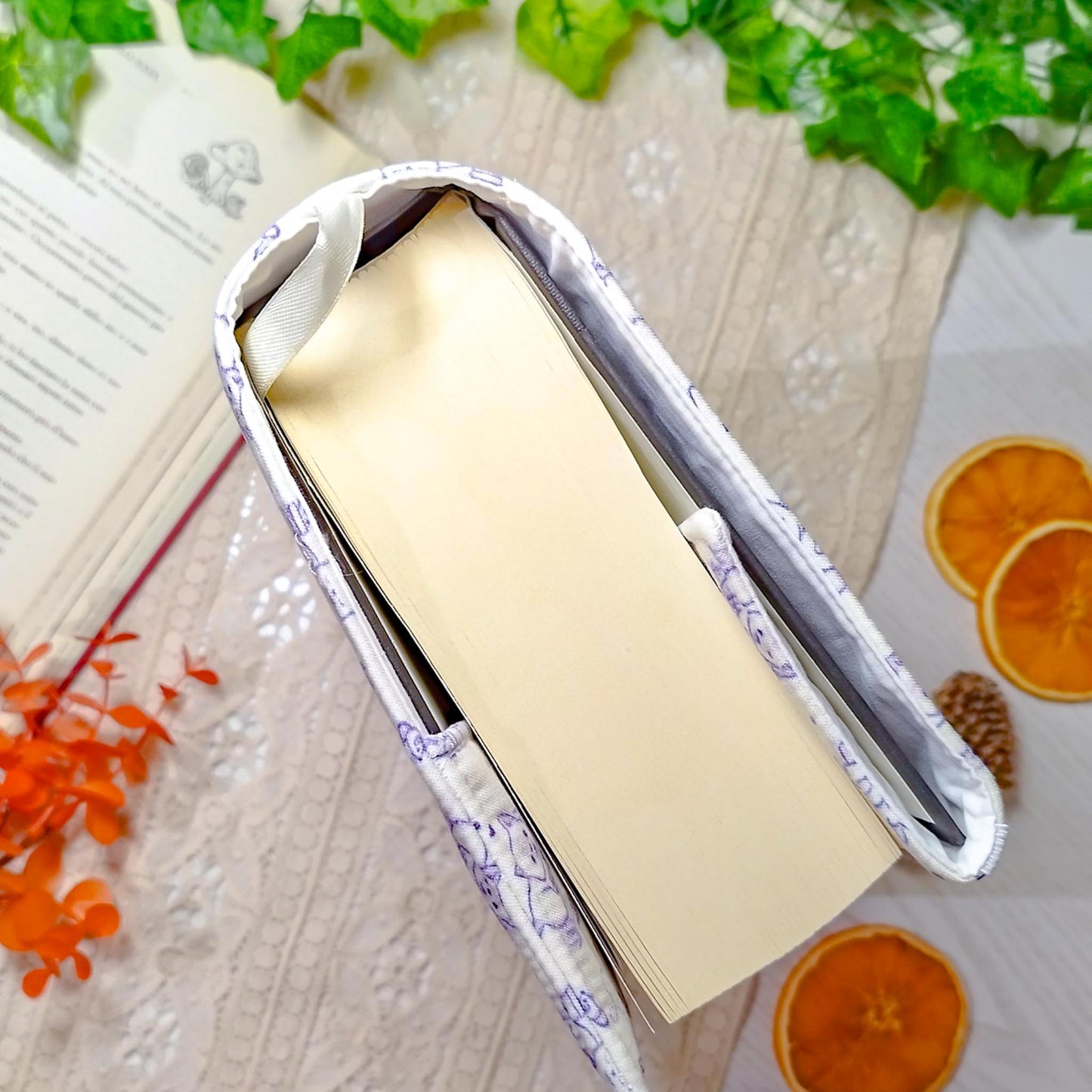 Book cover "Gatti in giardino" | Custodia per libri regolabile