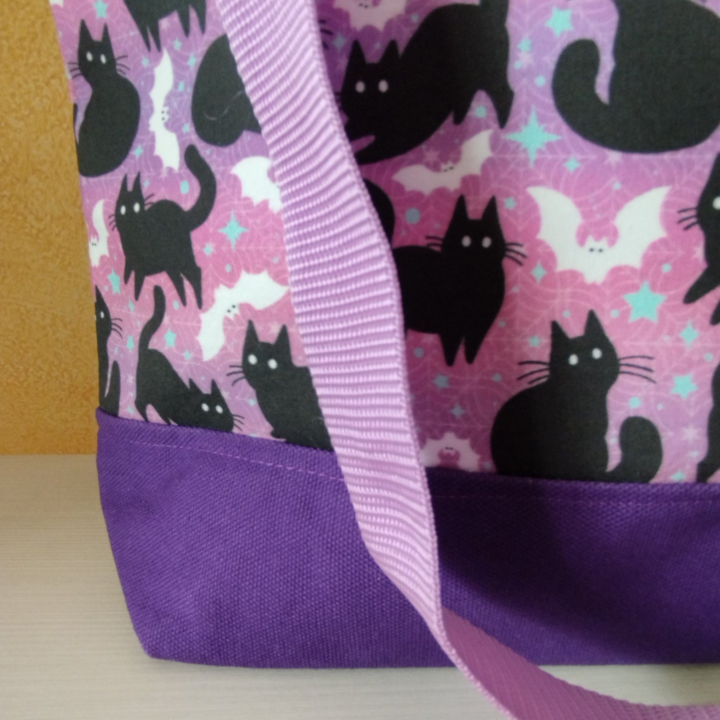 Borsa a spalla "Gatti e pipistrelli viola"