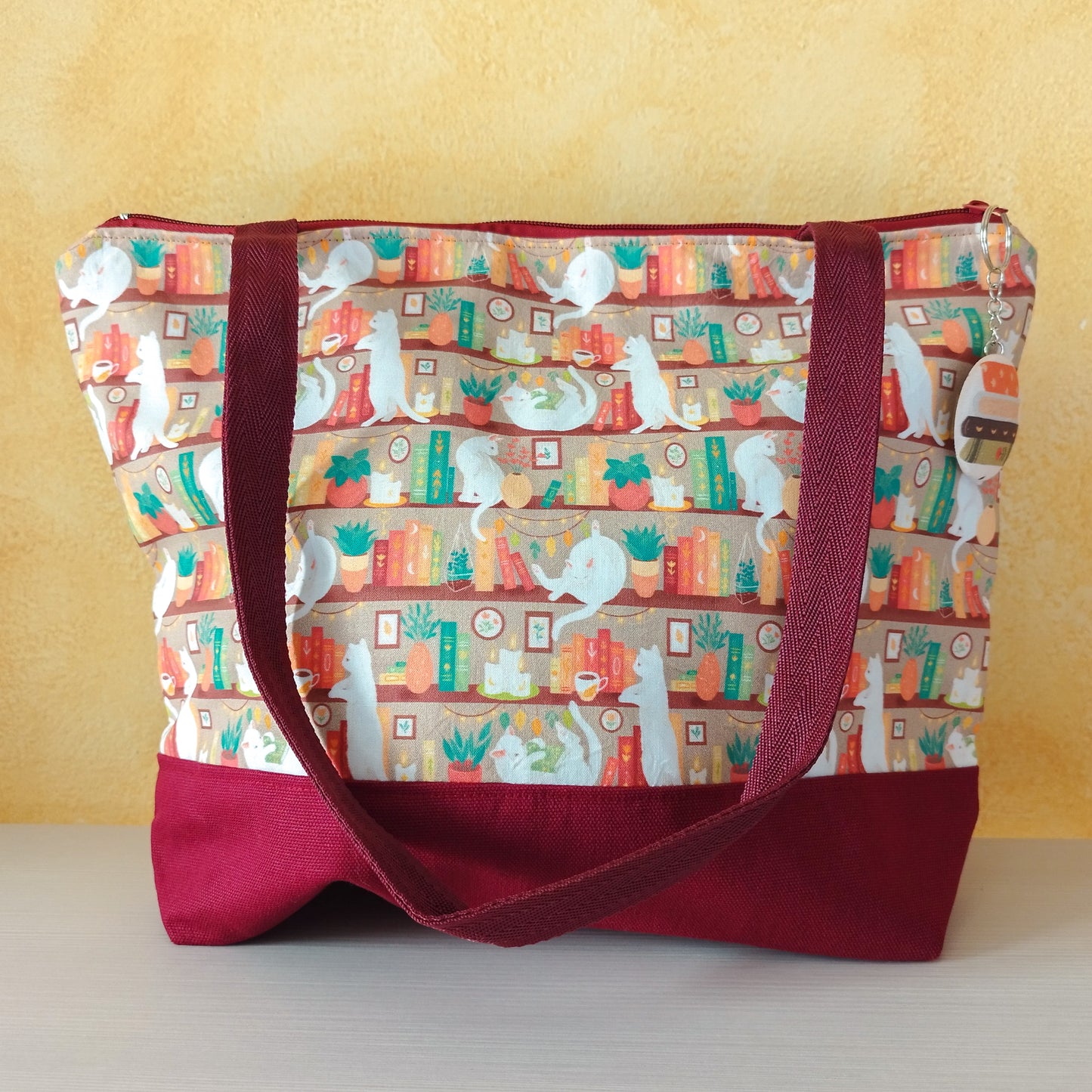 Borsa a spalla "Gatti in libreria beige"