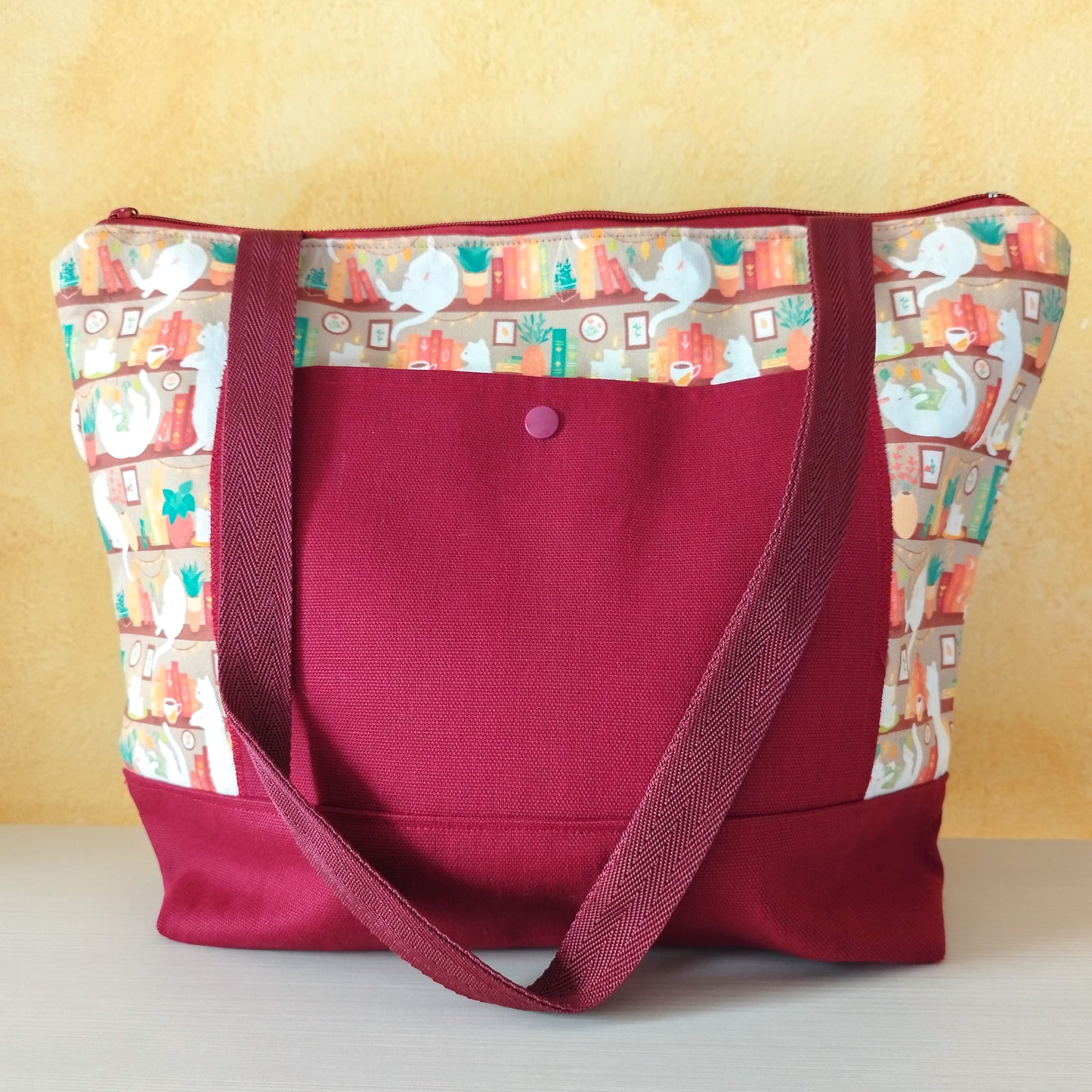 Borsa a spalla "Gatti in libreria beige"