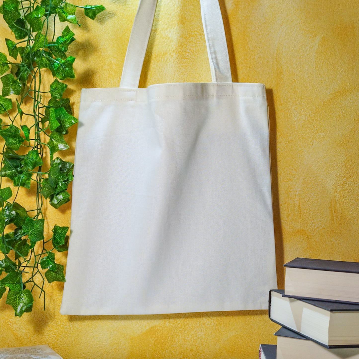 Borsa_shopper_ricamata_fantasy_gatto_che_dorme_sui_libri_di_magia_panna_