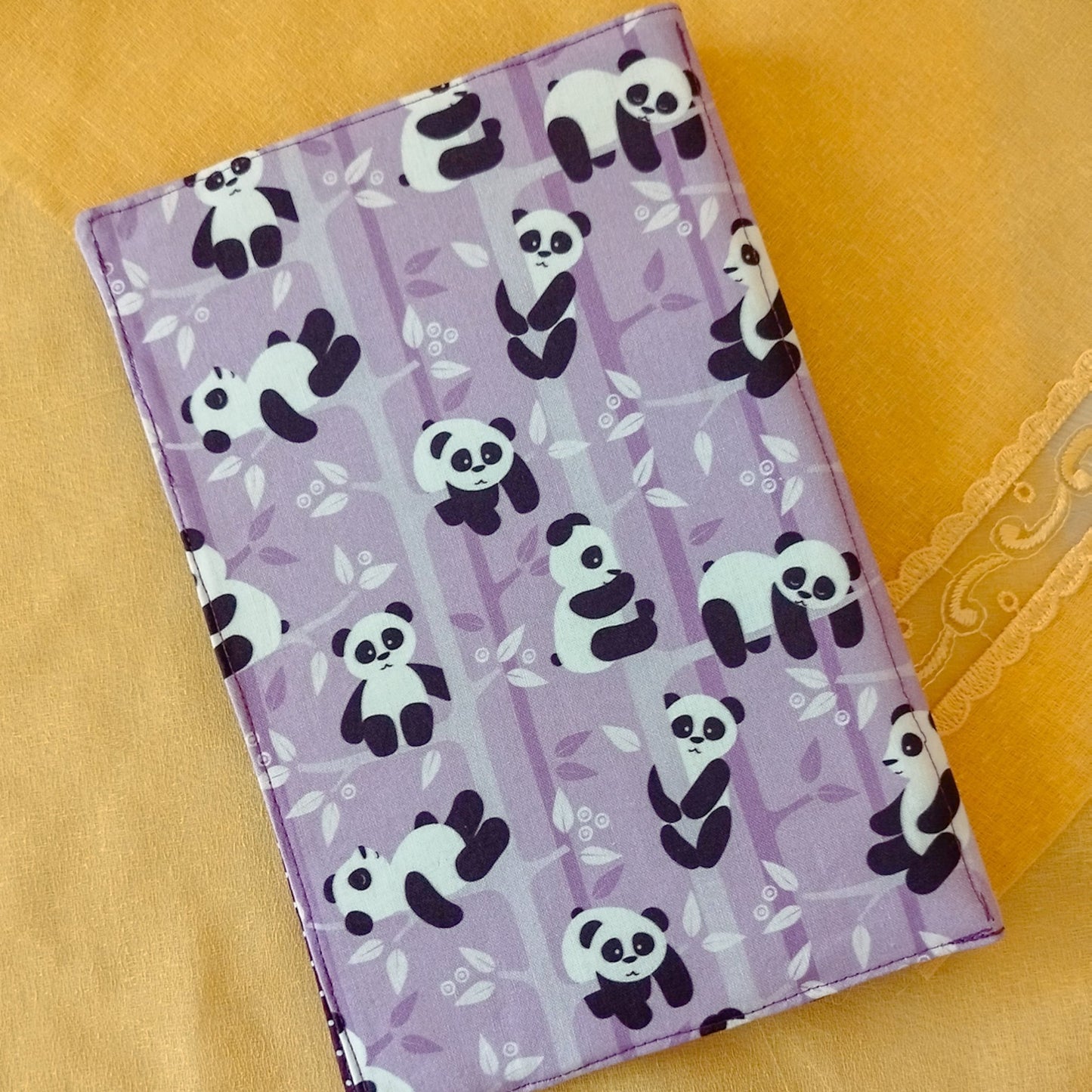 Cover rigida per tablet "Panda lillà"