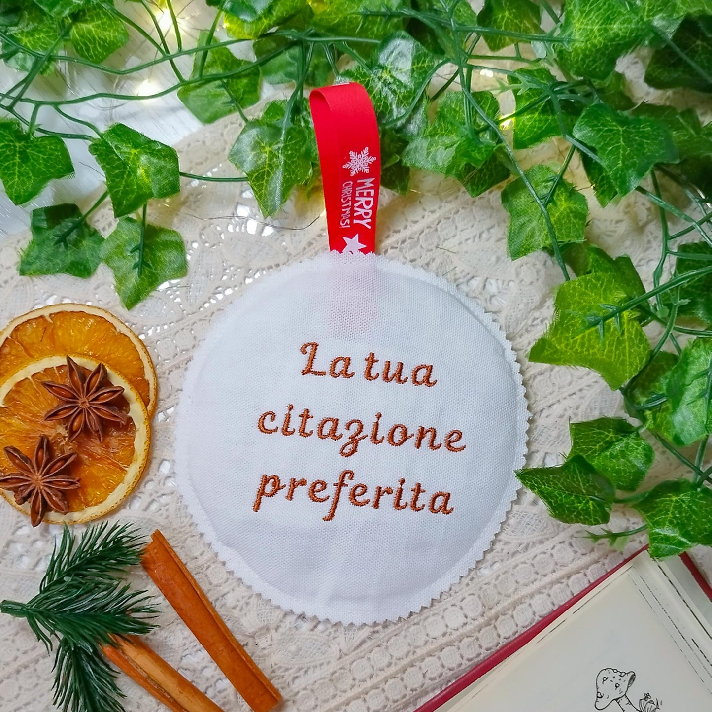 Decoro per l'albero di Natale ricamato Libri e luci