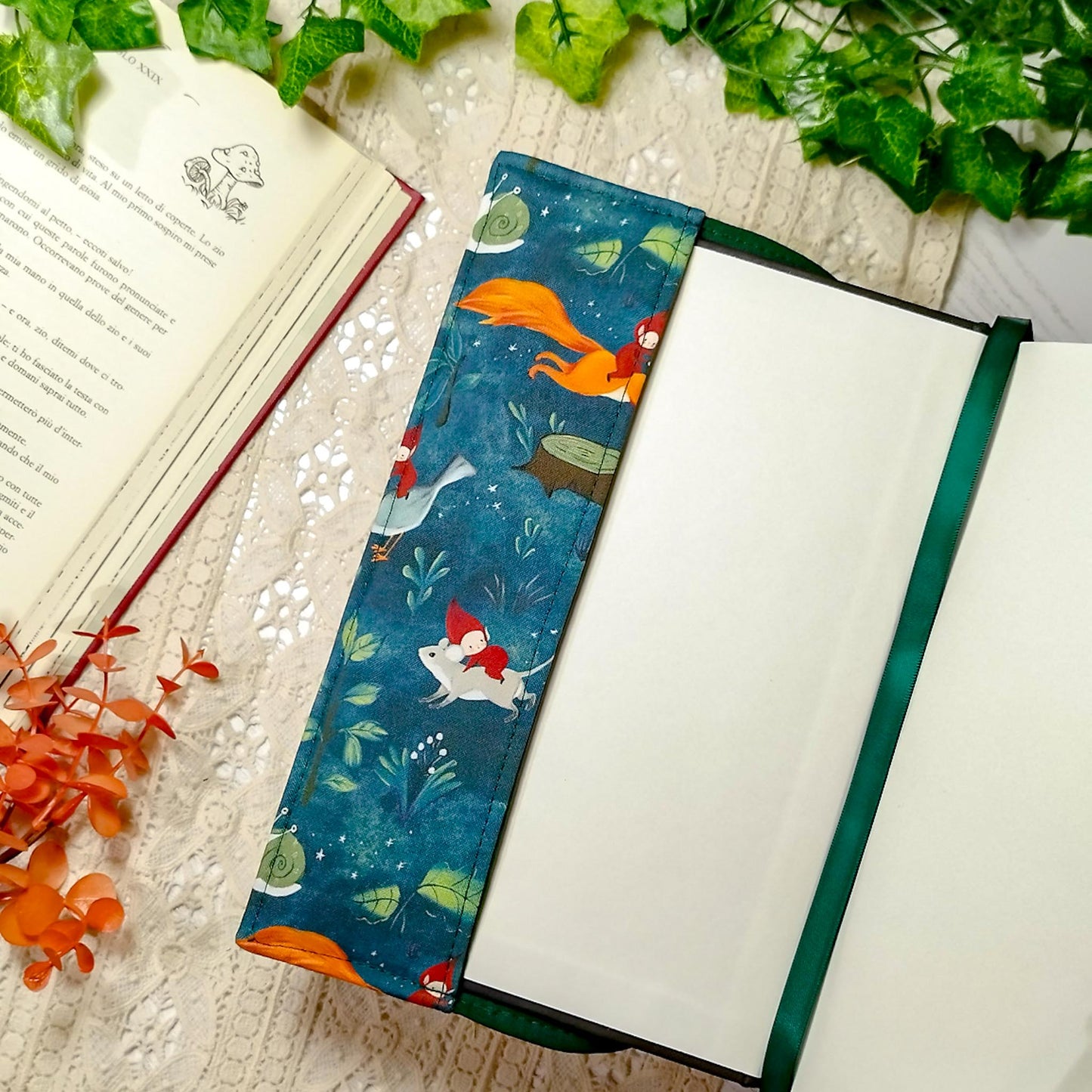 Book cover "Folletti e scoiattoli" | Custodia per libri regolabile