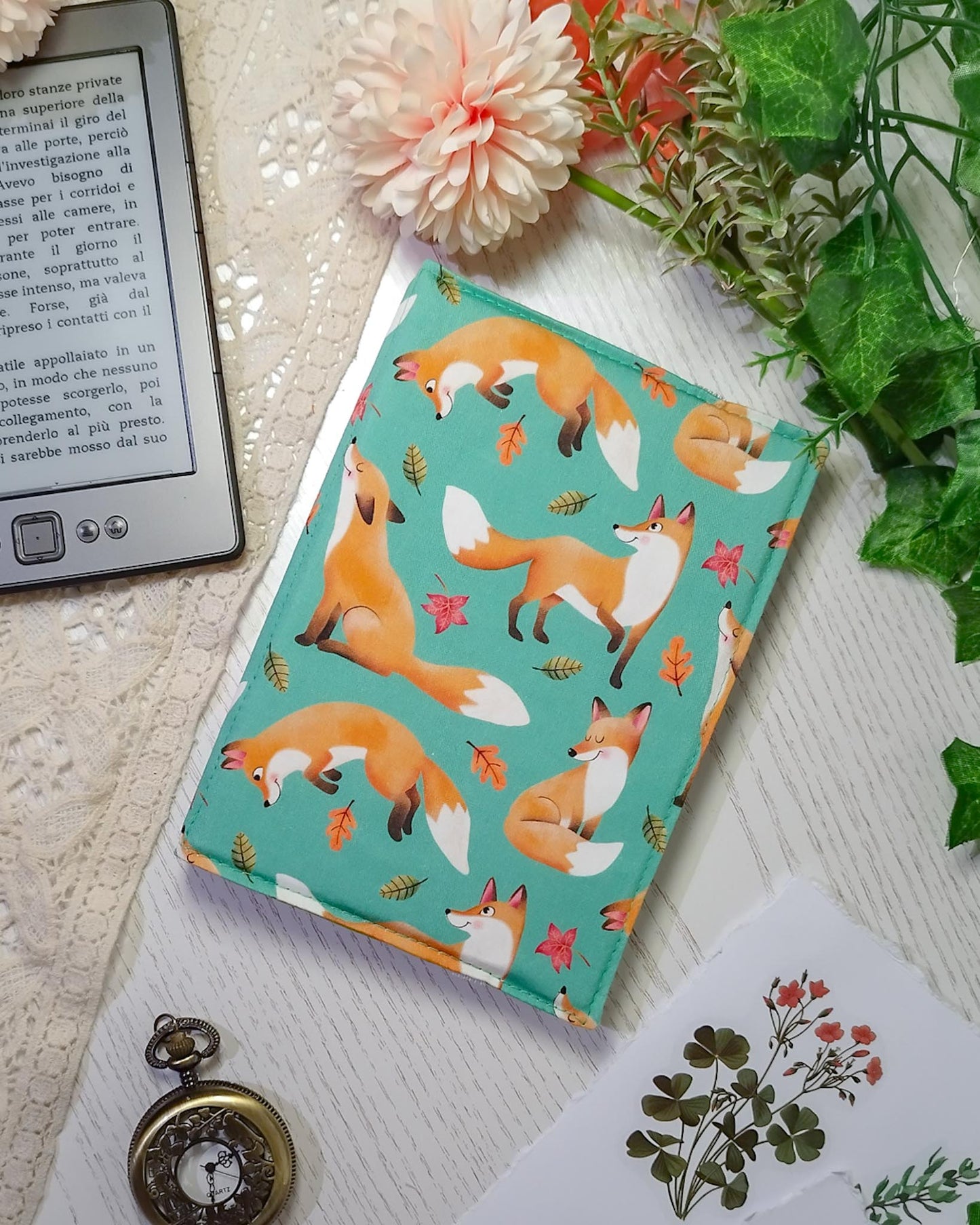 Cover rigida rimovibile per ebook reader Kindle e Kobo "Volpi e foglie"
