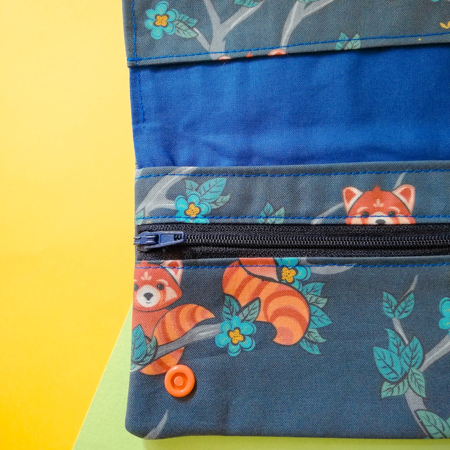 Porta documenti "Panda rossi sugli alberi"