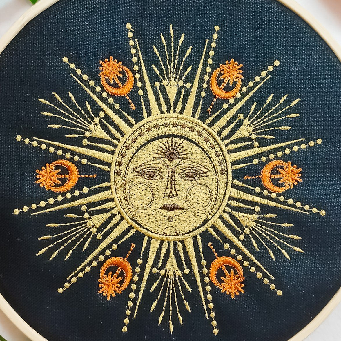 Decoro da parete a tema streghe "Sole e stelle"
