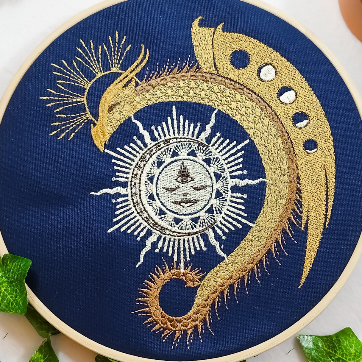 Decoro da parete a tema streghe "Luna e drago"