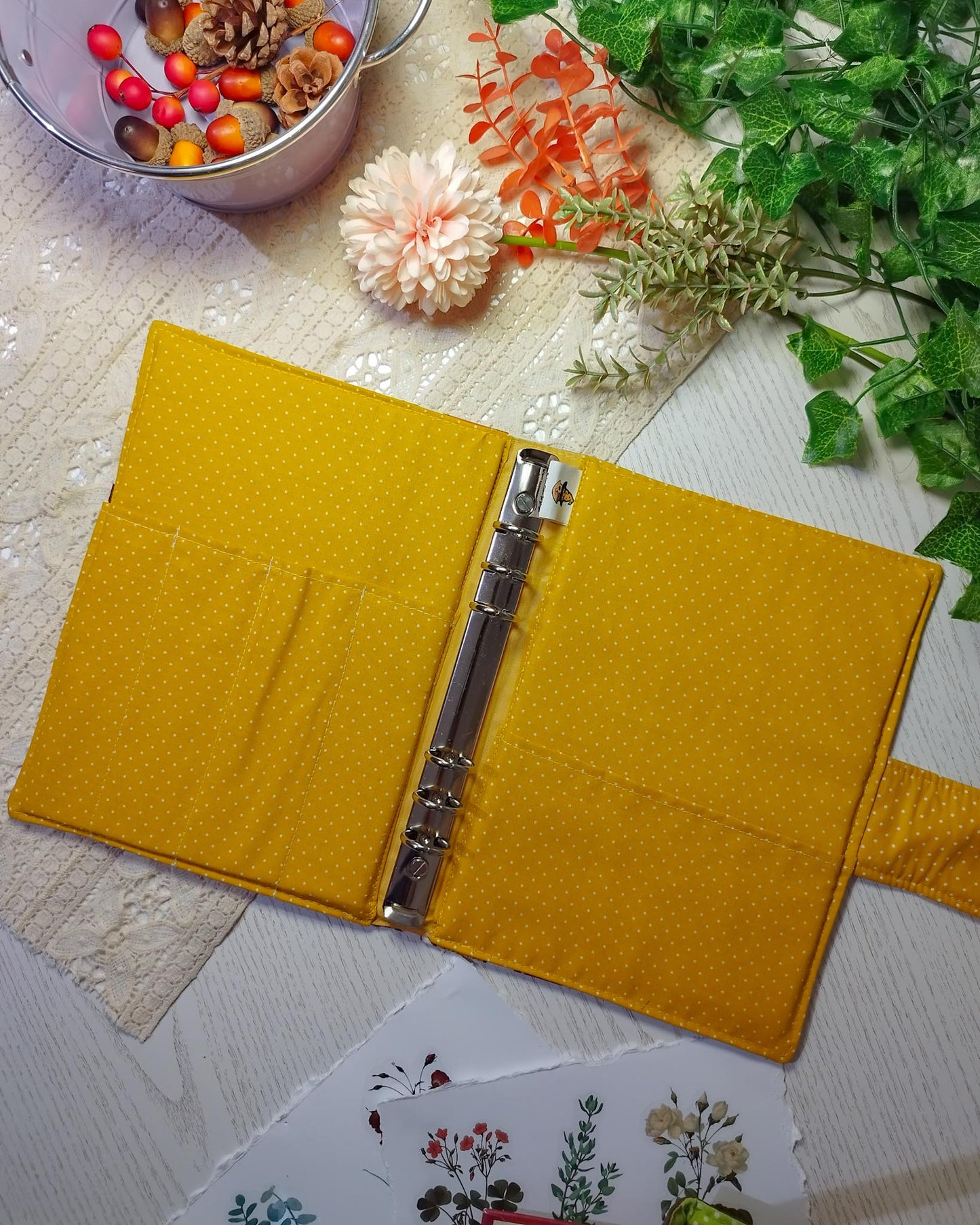 Raccoglitore ad anelli interno grigio con tasche e 6 anelli giallo
