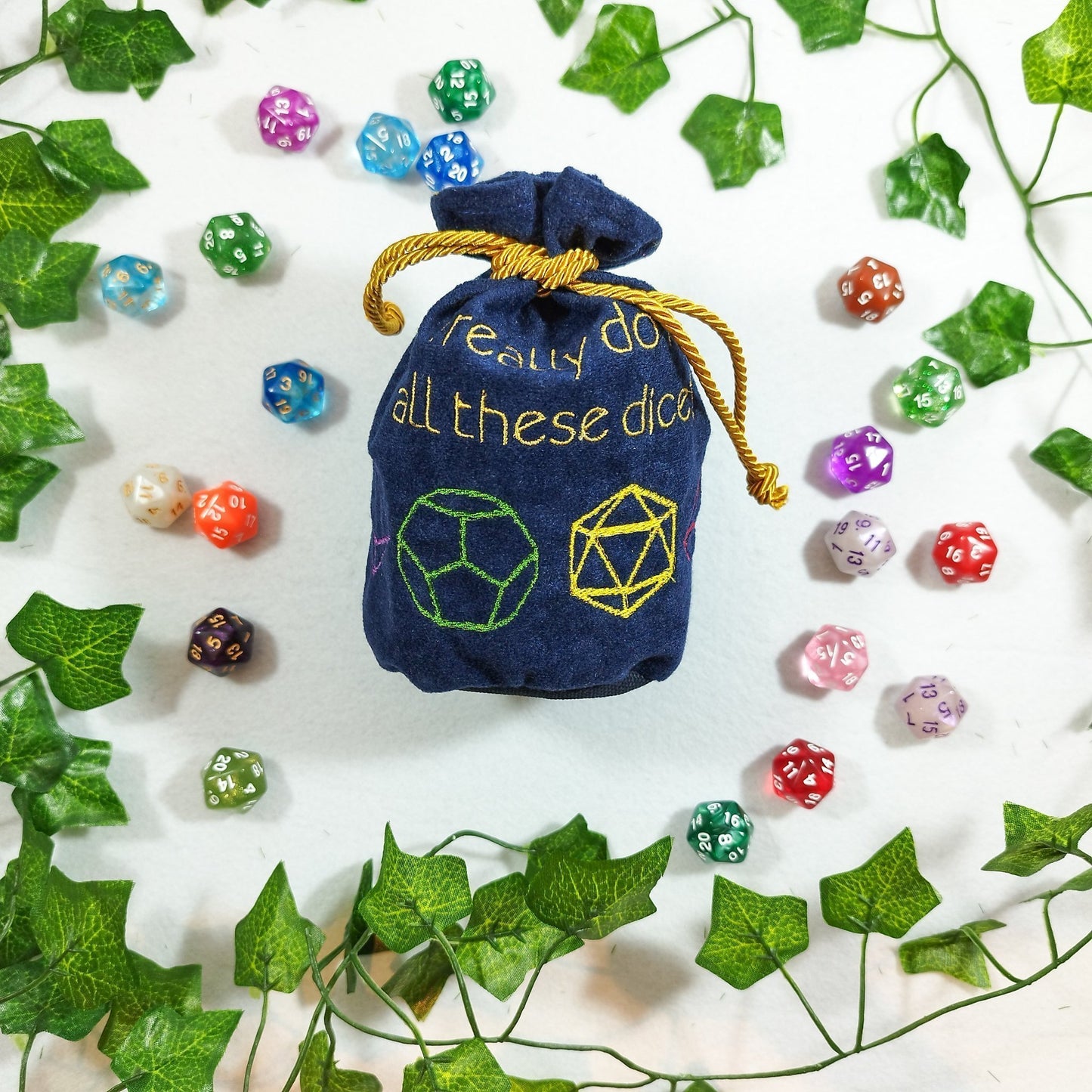 Sacchetto porta dadi ricamato "Yes, I really do need all these dice!"