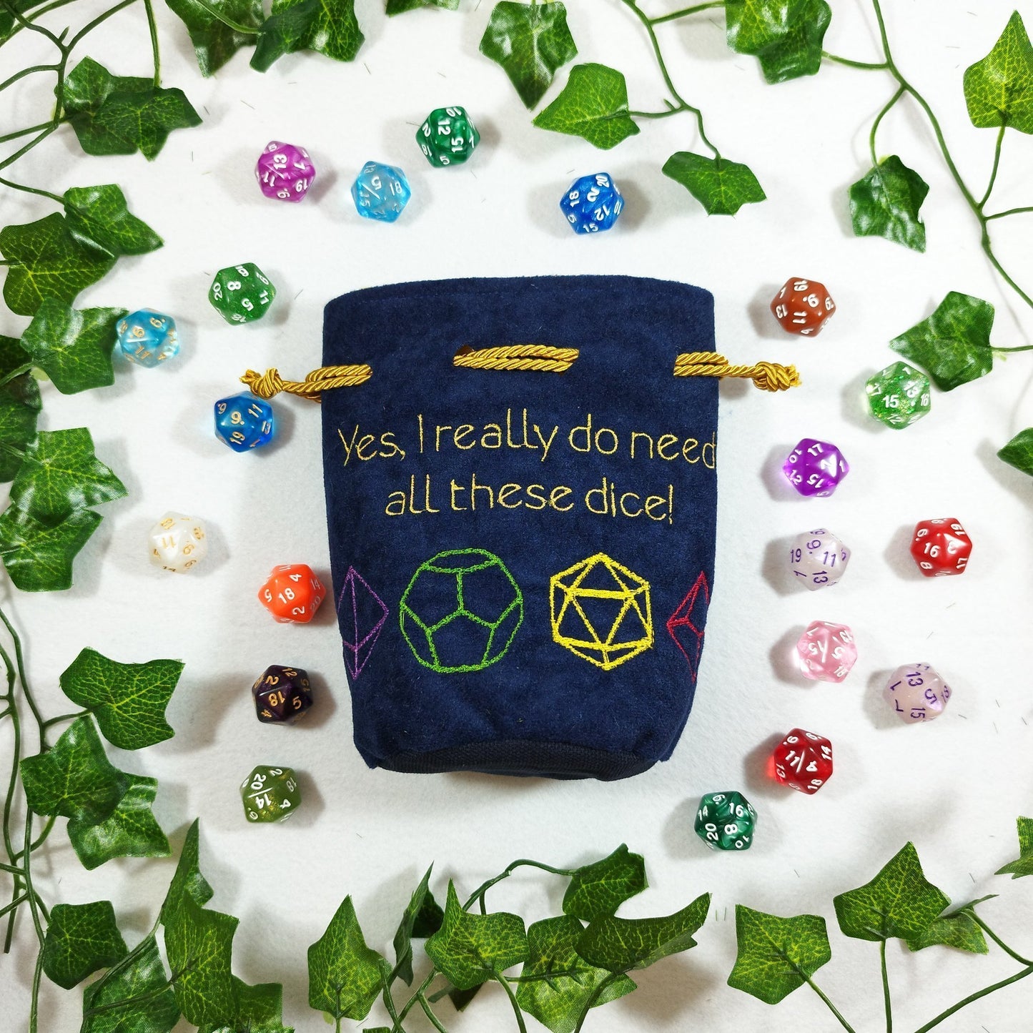 Sacchetto porta dadi ricamato "Yes, I really do need all these dice!"