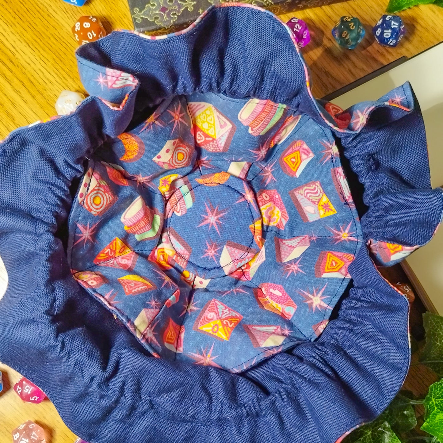 Sacchetto_porta_dadi_con_tasche_fantasy_gdr_dadi_lune_