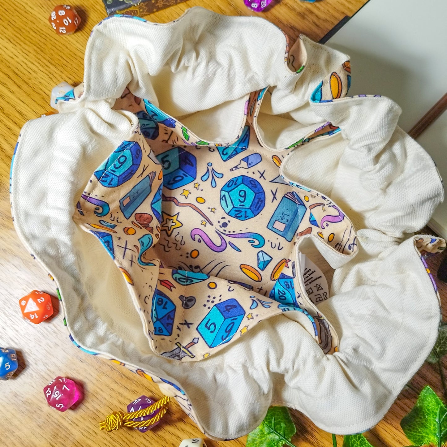 Sacchetto_porta_dadi_con_tasche_fantasy_giochi_di_ruolo_dadi_blu_