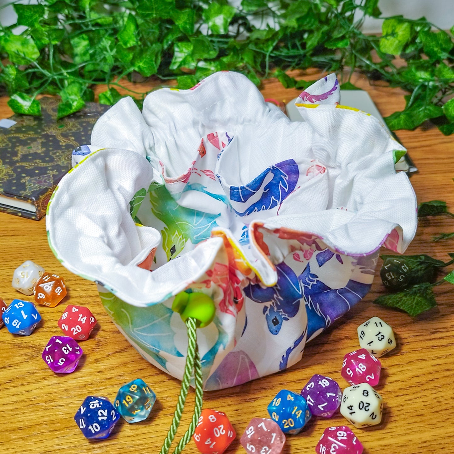 Sacchetto_porta_dadi_tasche_fantasy_gdr_draghi_bianco_