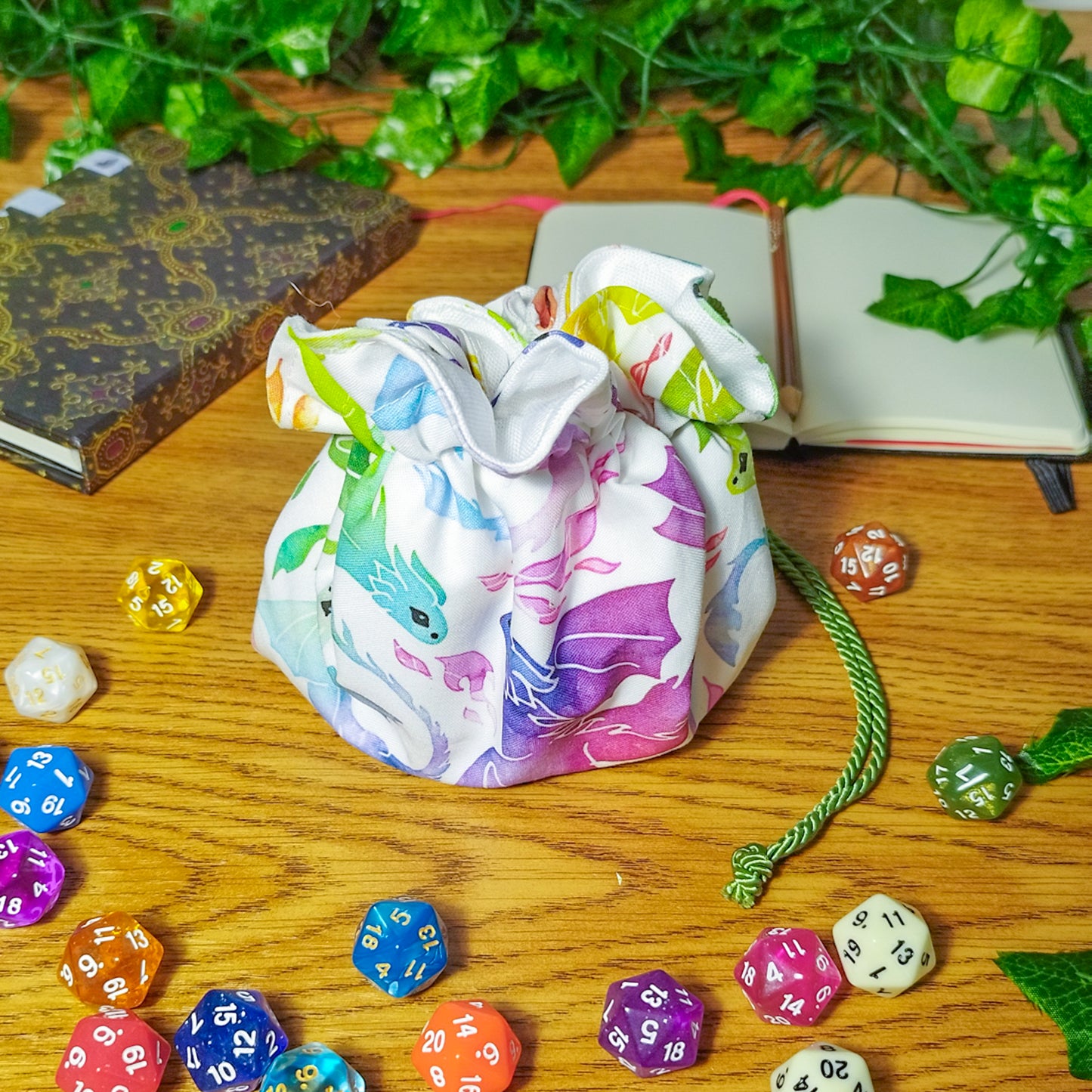 Sacchetto_porta_dadi_tasche_fantasy_gdr_draghi_bianco_