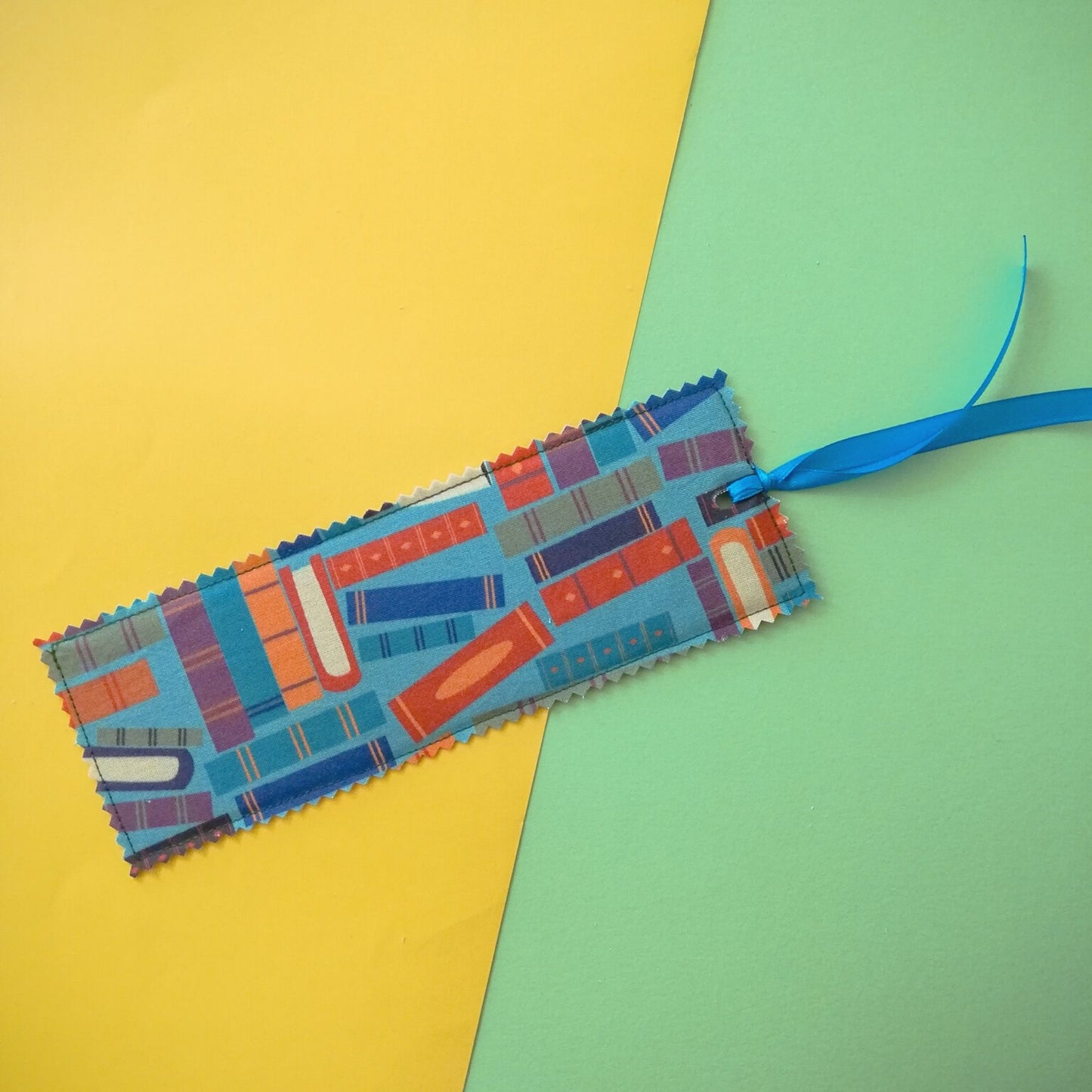 Segnalibro a tema libri