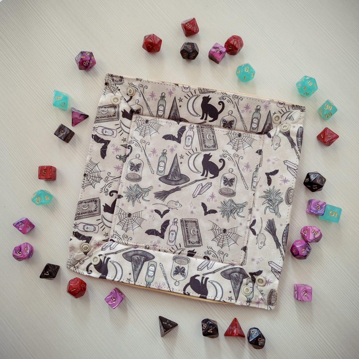 Vassoio lancia dadi "Gatti e pipistrelli beige"