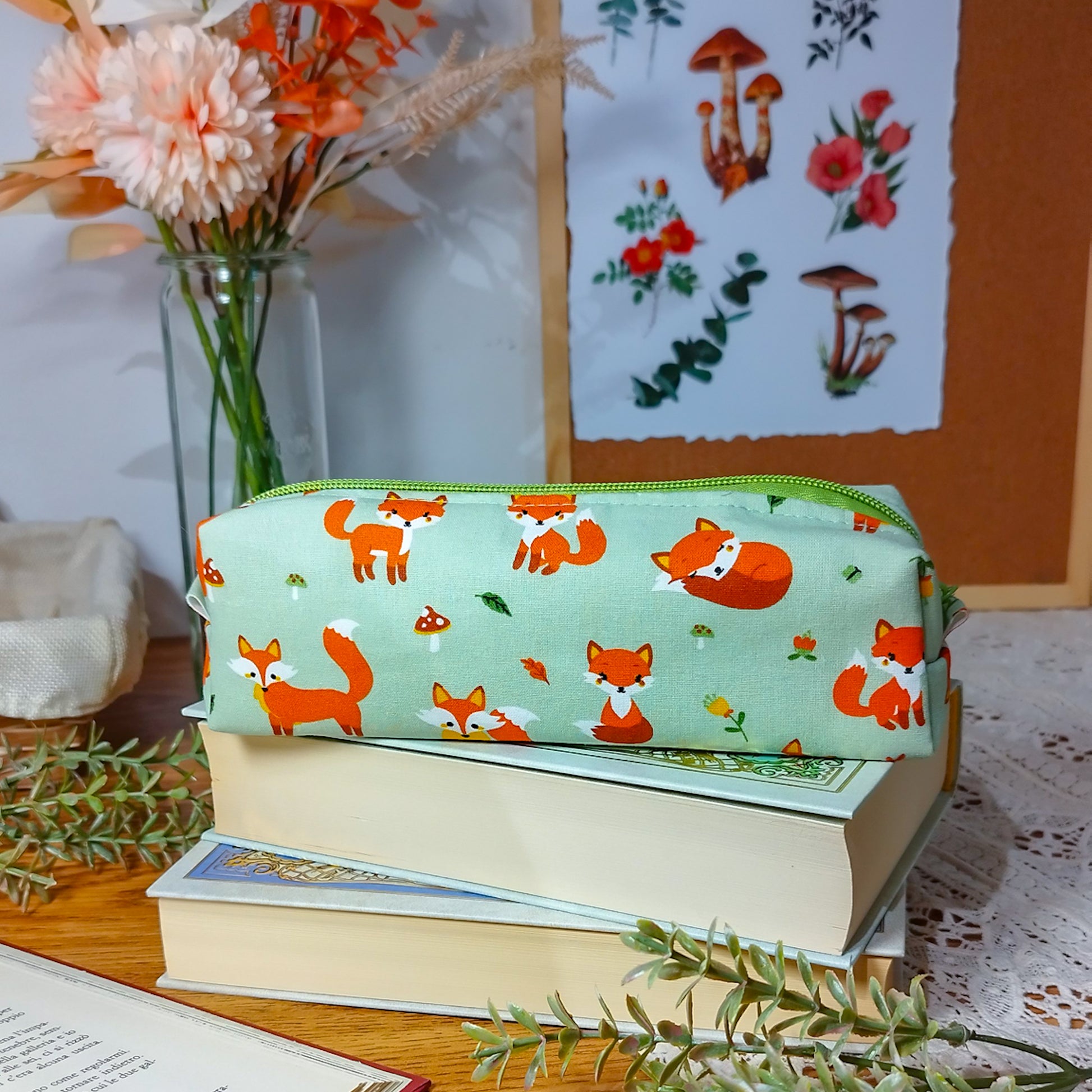 Astuccio fantasy volpi e funghi bosco - fronte