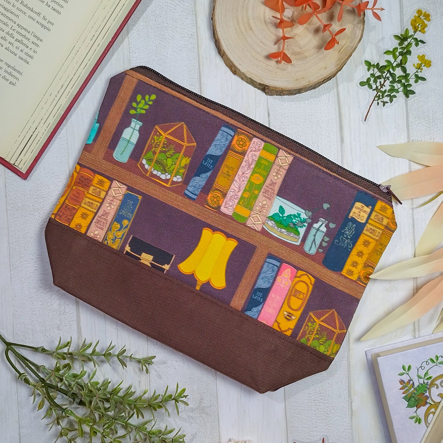 Astuccio grande fantasy libri sugli scaffali marrone - fantasia retro