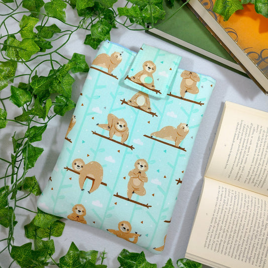 Book sleeve "Bradipi che fanno yoga" | Custodia per libri e cover Kindle