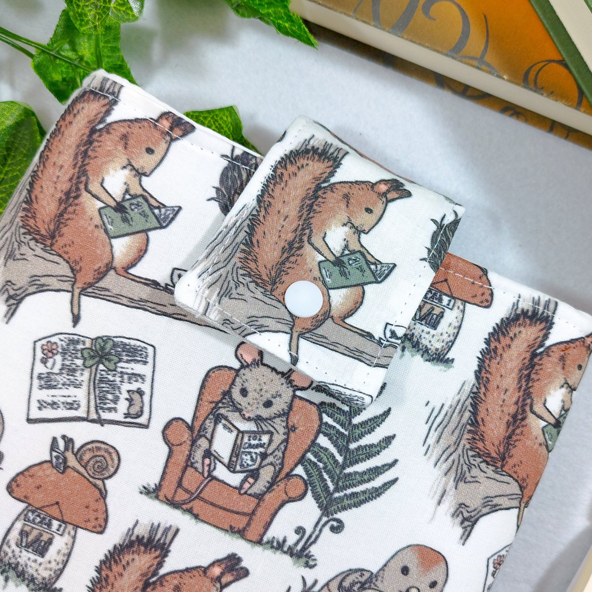Book sleeve "Scoiattoli e topi" | Custodia per libri e cover Kindle