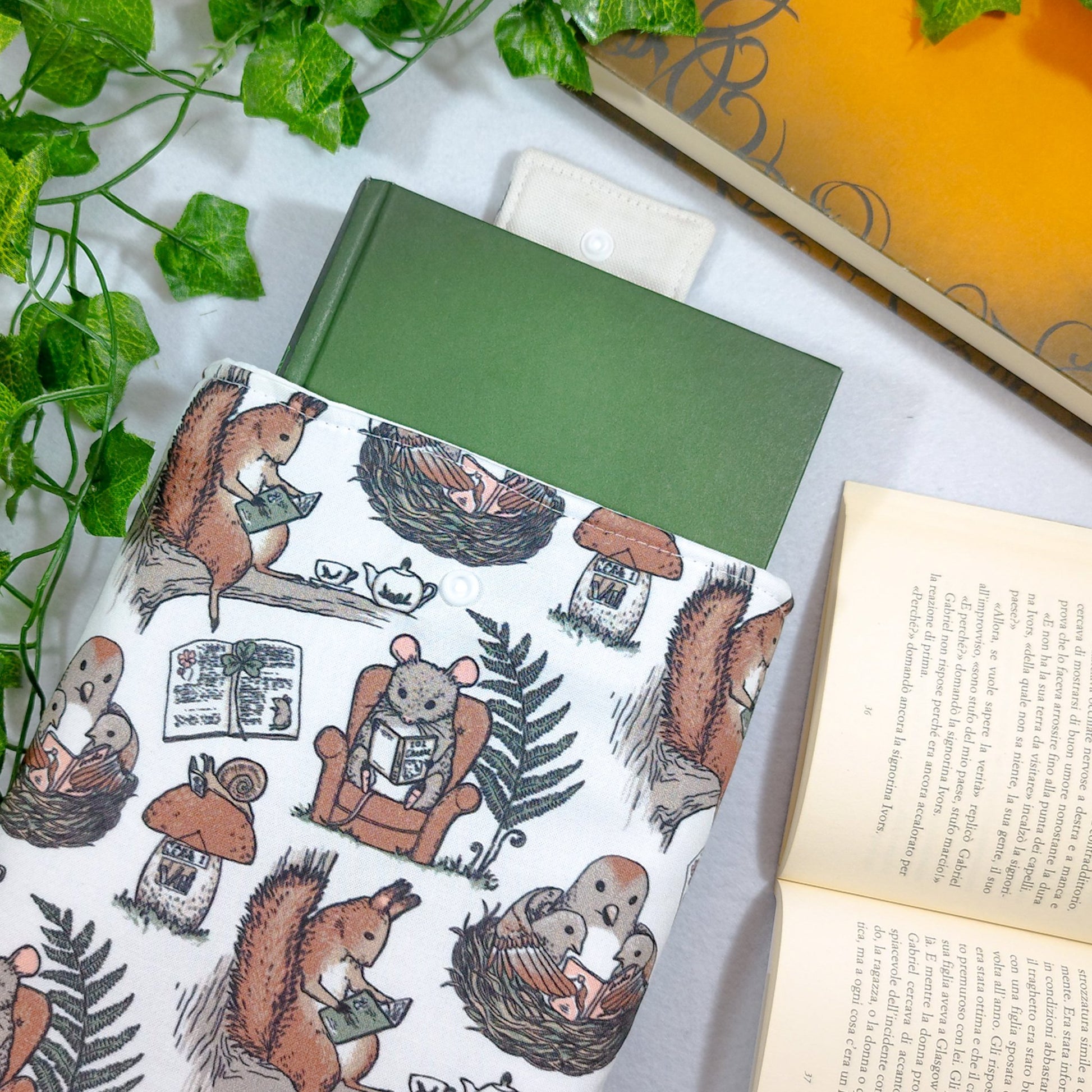Book sleeve "Scoiattoli e topi" | Custodia per libri e cover Kindle