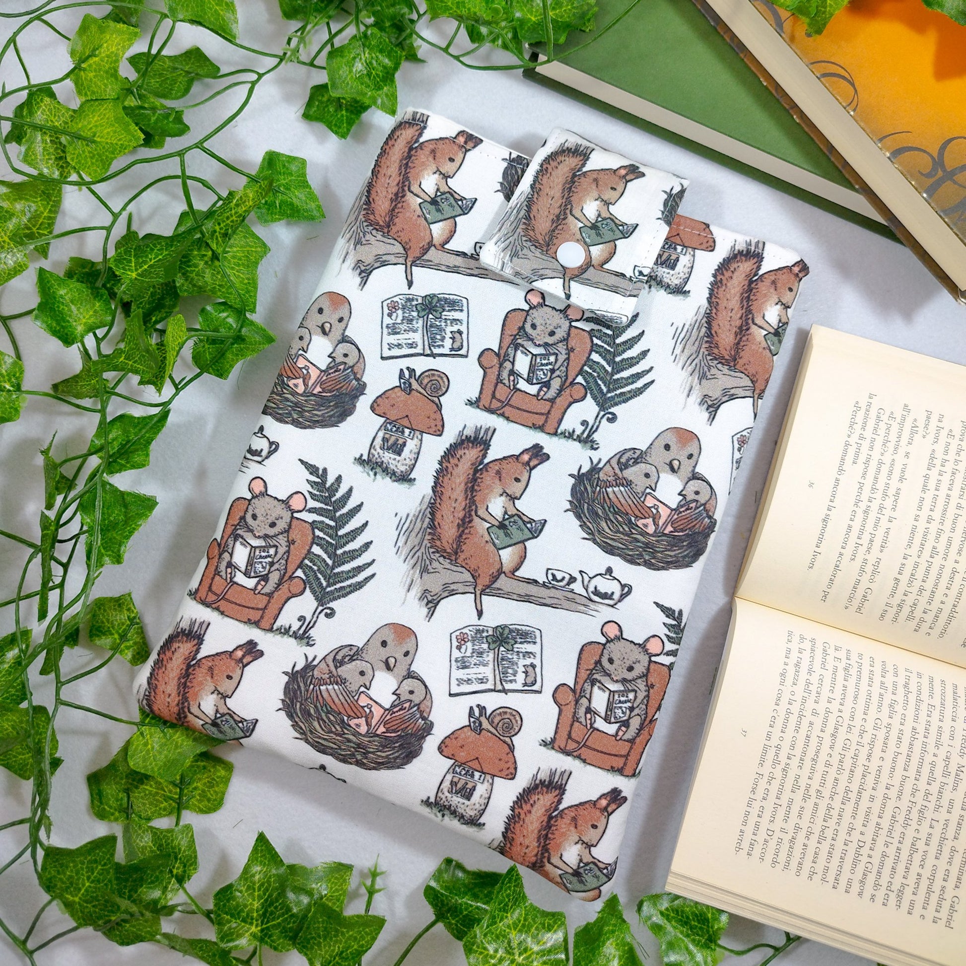 Book sleeve "Scoiattoli e topi" | Custodia per libri e cover Kindle