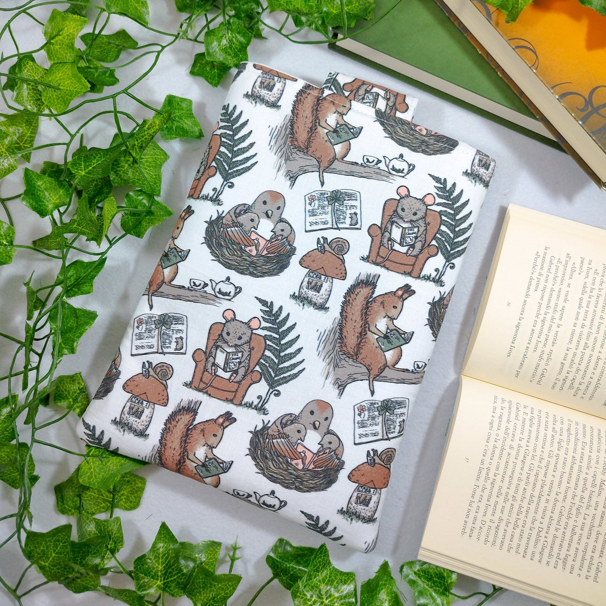 Book sleeve "Scoiattoli e topi" | Custodia per libri e cover Kindle