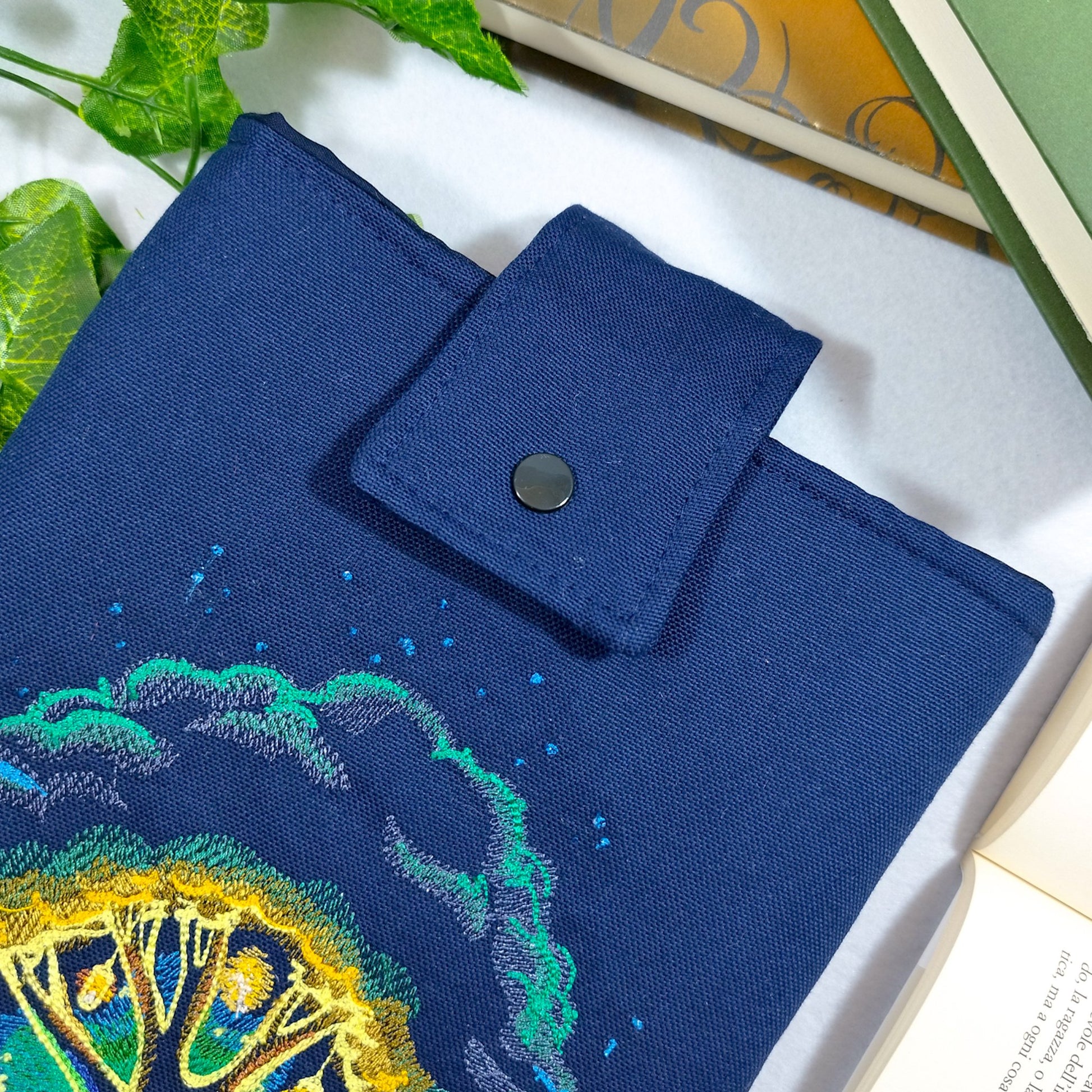 Book sleeve ricamata "Albero delle fate" | Custodia per libri e cover Kindle
