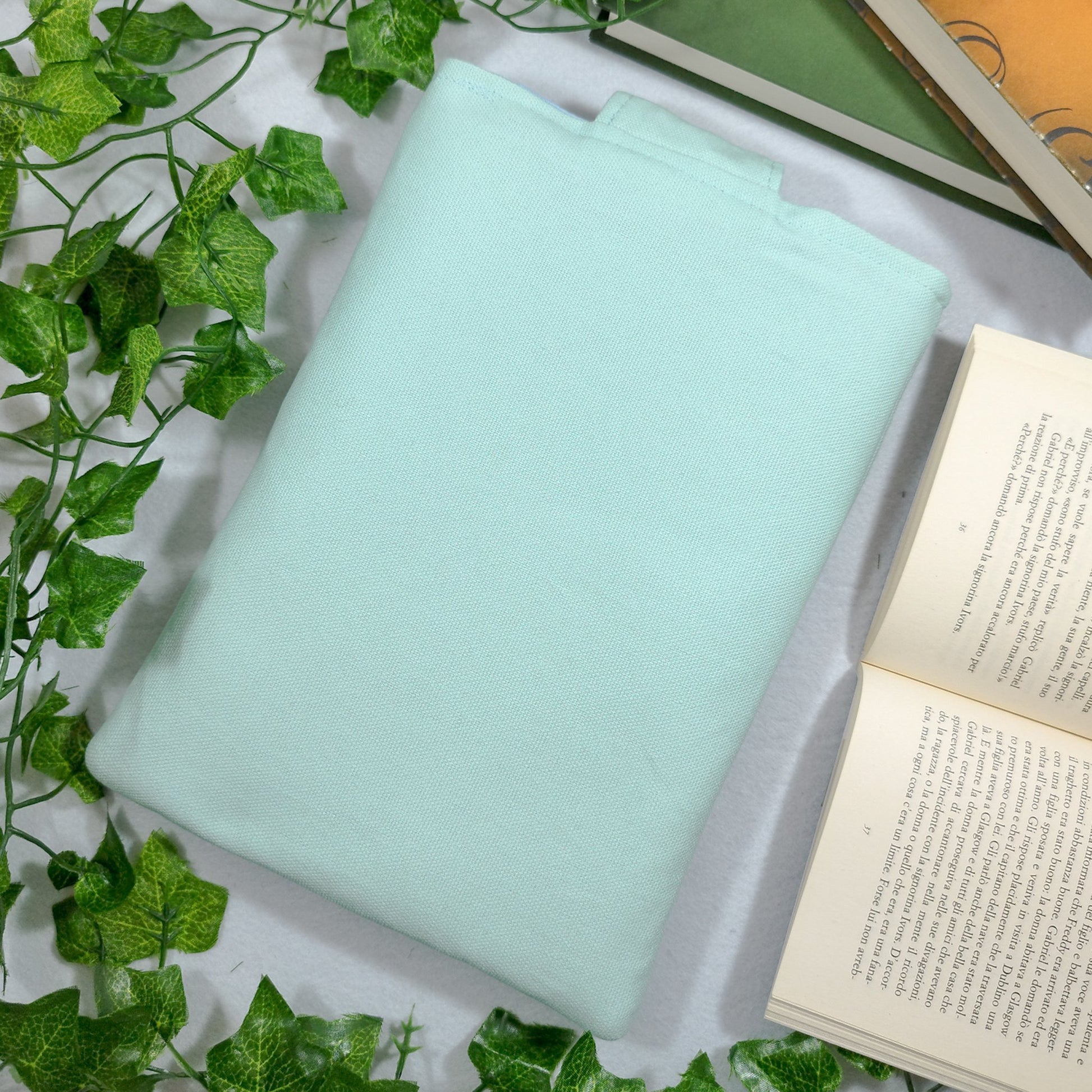 Book sleeve ricamata "Drago nuvola" | Custodia per libri e cover Kindle