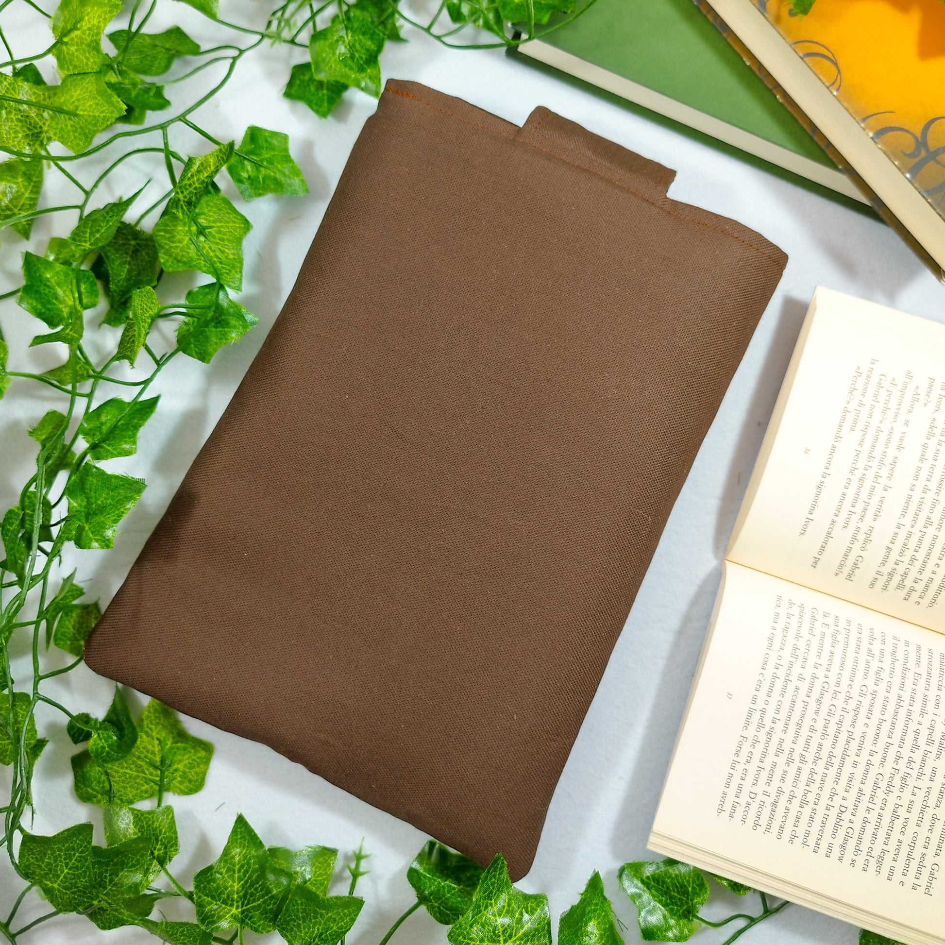 Book sleeve ricamata "Gatto e caffè cozy" | Custodia per libri e cover Kindle