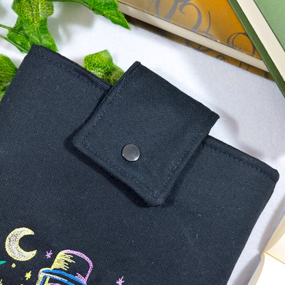 Book sleeve ricamata "Volpe nell'ampolla" | Custodia per libri e cover Kindle