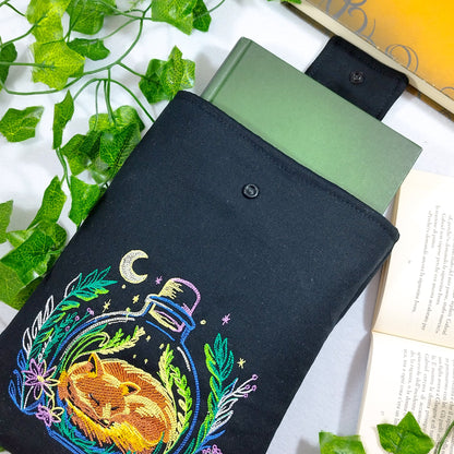 Book sleeve ricamata "Volpe nell'ampolla" | Custodia per libri e cover Kindle