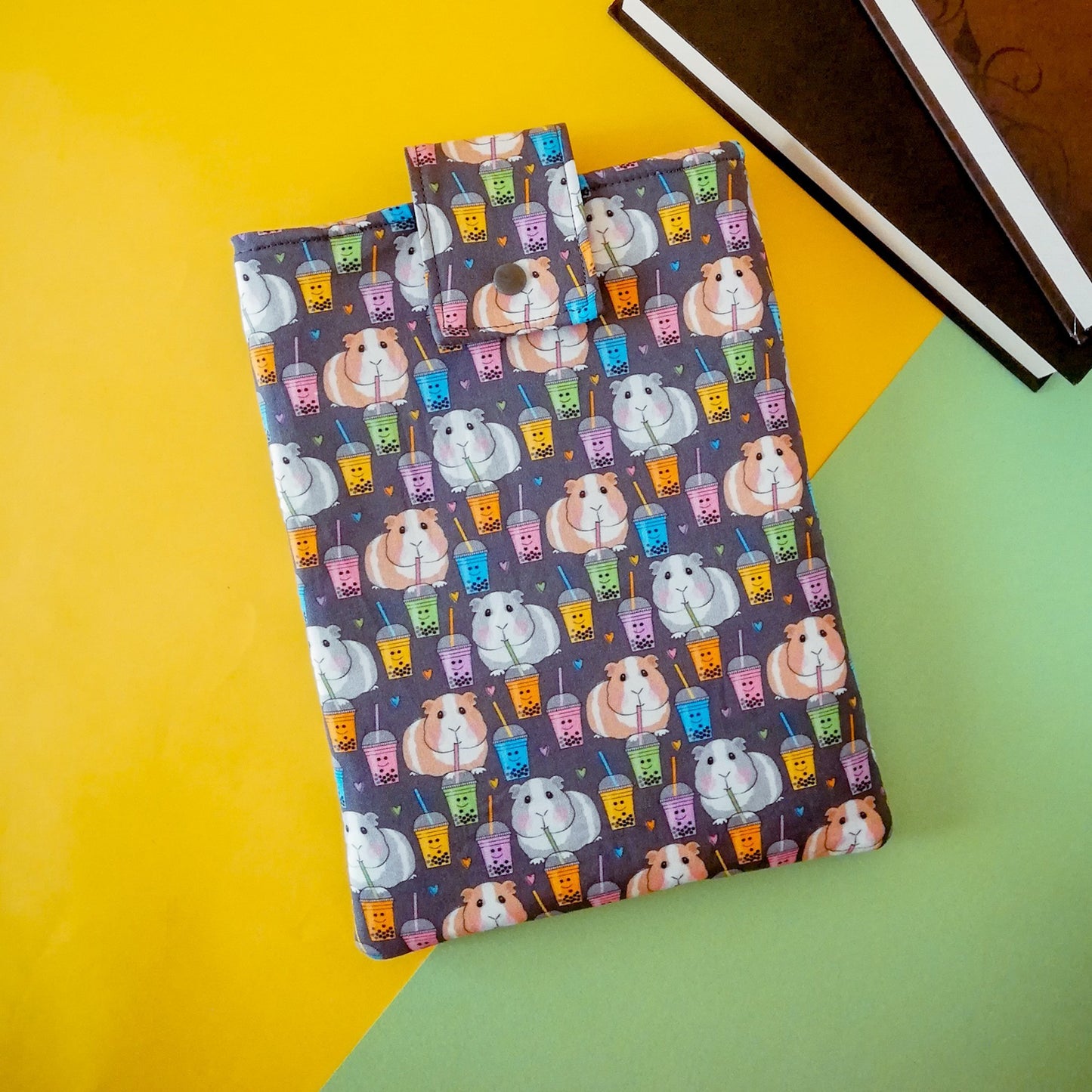 Book sleeve "Cavie e bubble tea" | Custodia per libri e cover Kindle