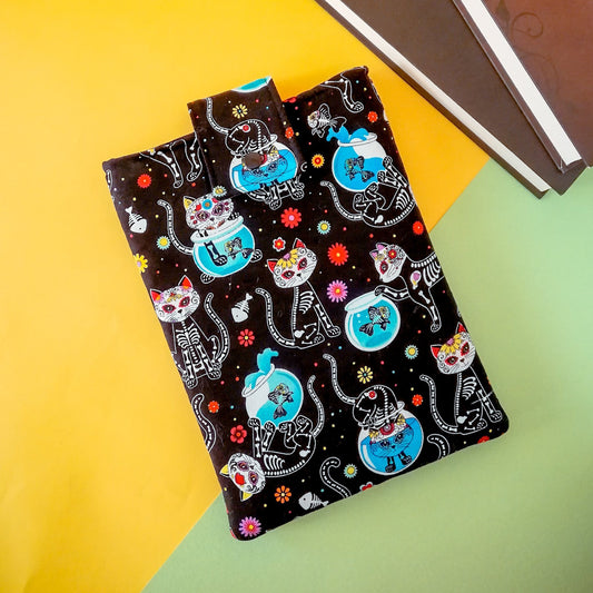 Book sleeve "Gatti scheletri" | Custodia per libri e cover Kindle