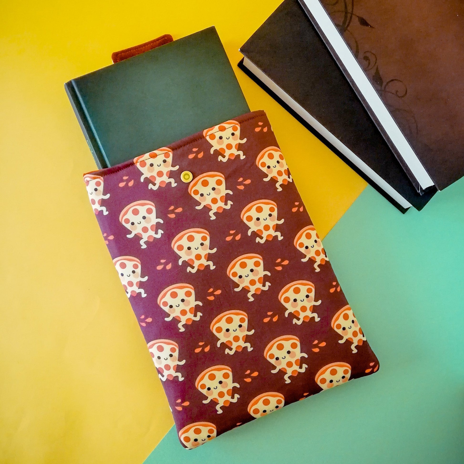 Book sleeve "Pizze che corrono" | Custodia per libri e cover Kindle