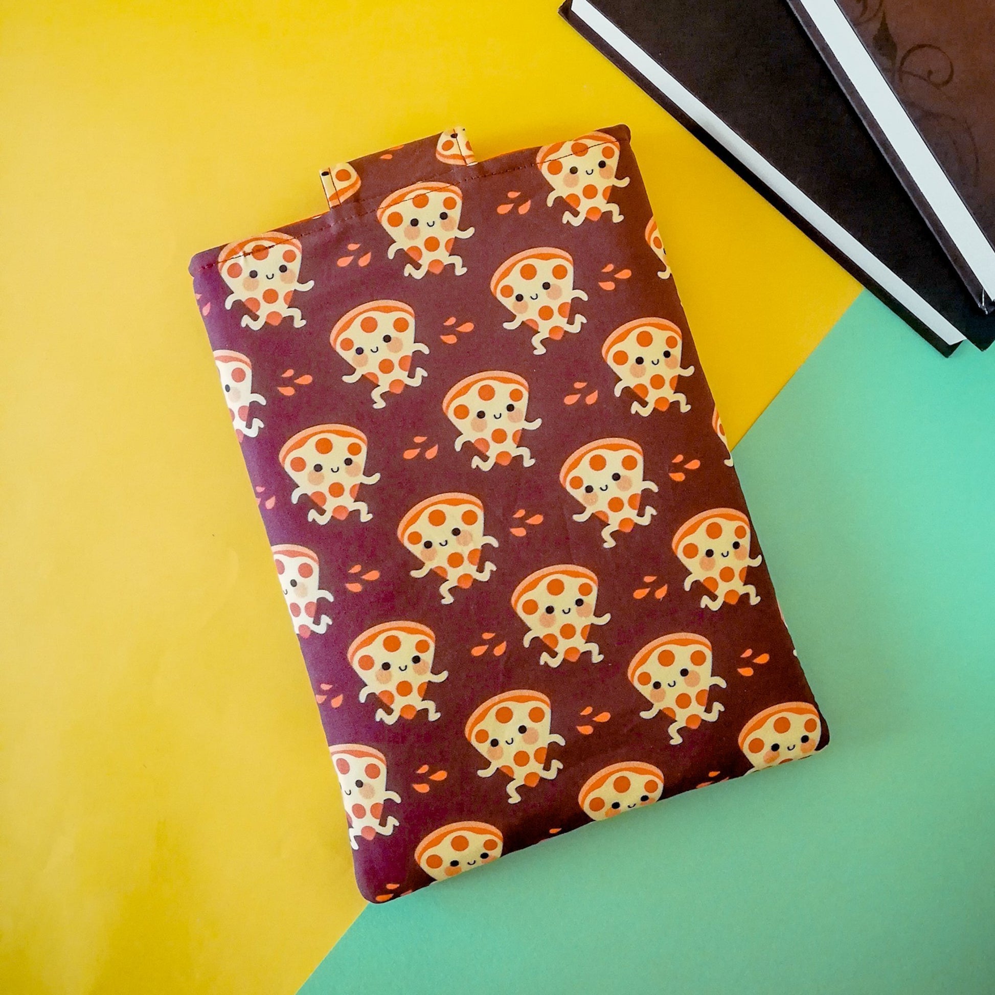 Book sleeve "Pizze che corrono" | Custodia per libri e cover Kindle