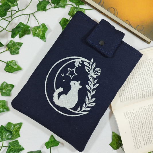 Book sleeve ricamata "Gatto sulla luna" | Custodia per libri e cover Kindle