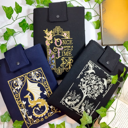 Book sleeve ricamata "Drago nuvola" | Custodia per libri e cover Kindle